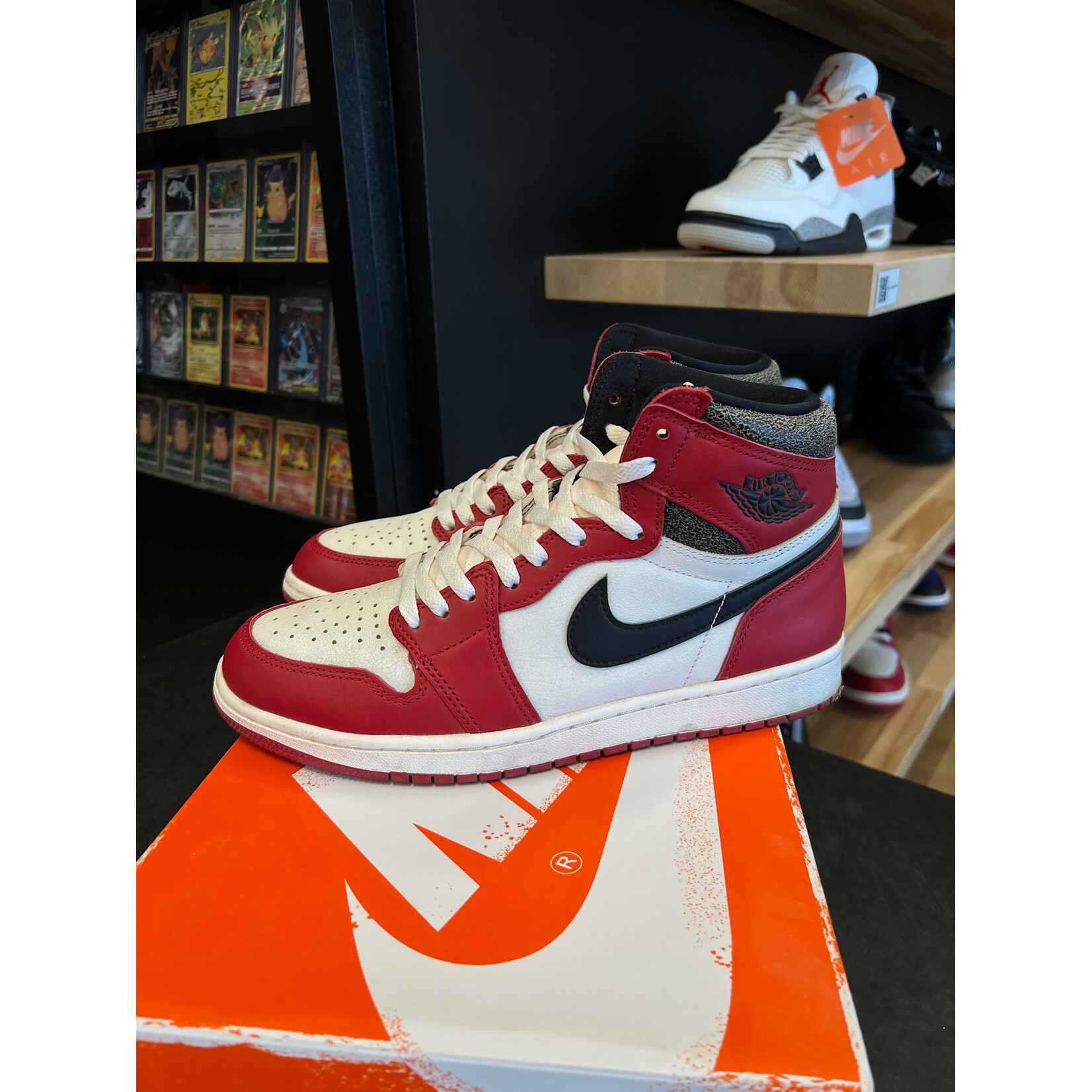 Jordan Jordan 1 Retro High OG Chicago Lost and Found Size 10, PREOWNED