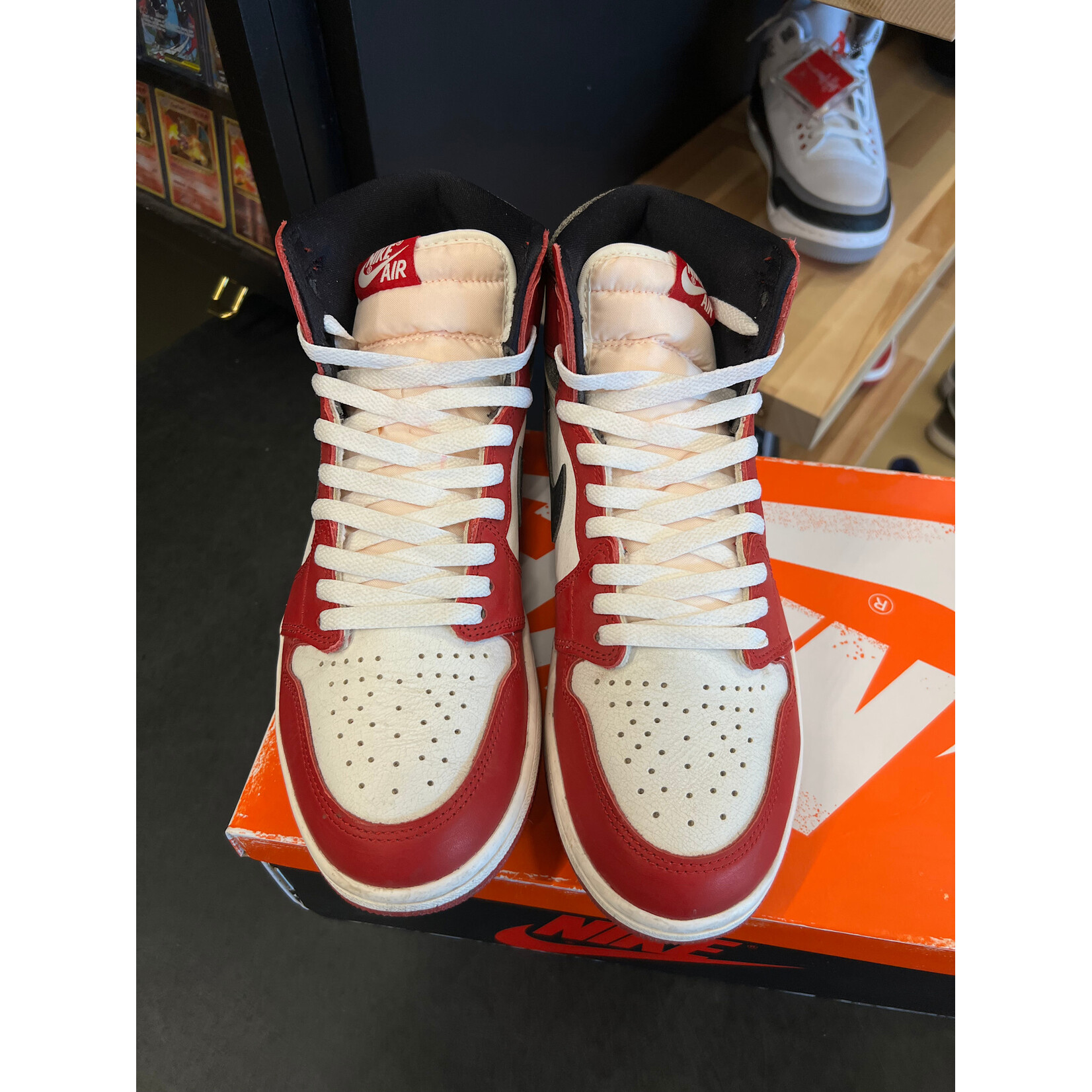 Jordan Jordan 1 Retro High OG Chicago Lost and Found Size 10, PREOWNED