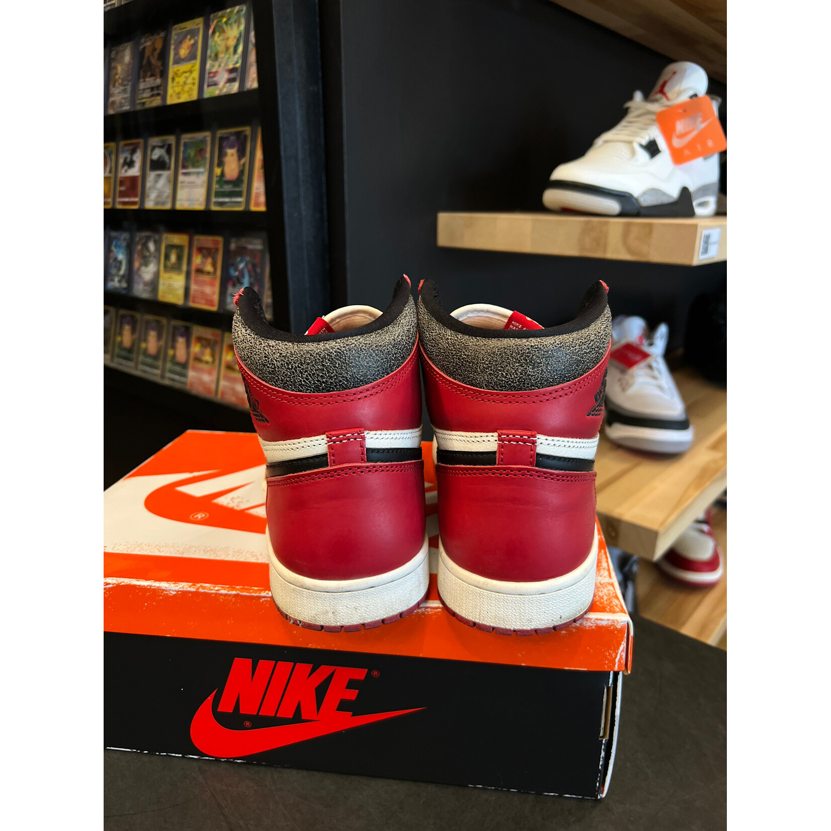 Jordan Jordan 1 Retro High OG Chicago Lost and Found Size 10, PREOWNED