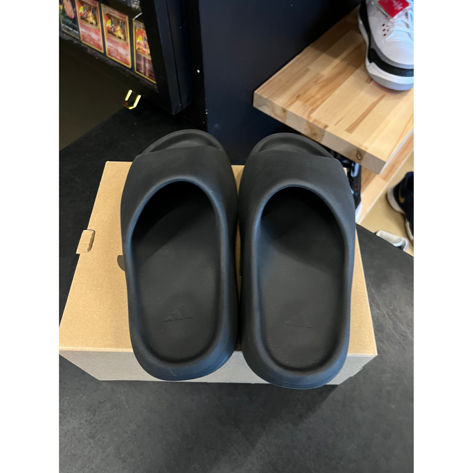 Adidas adidas Yeezy Slide Onyx Size 9, PREOWNED