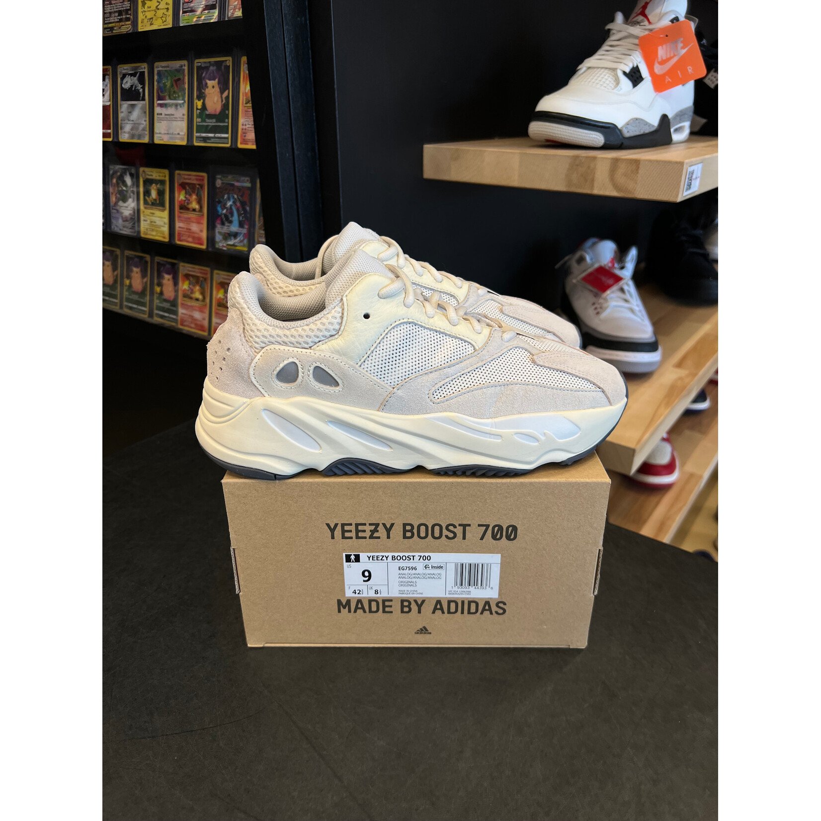 Adidas adidas Yeezy Boost 700 Analog Size 9, PREOWNED