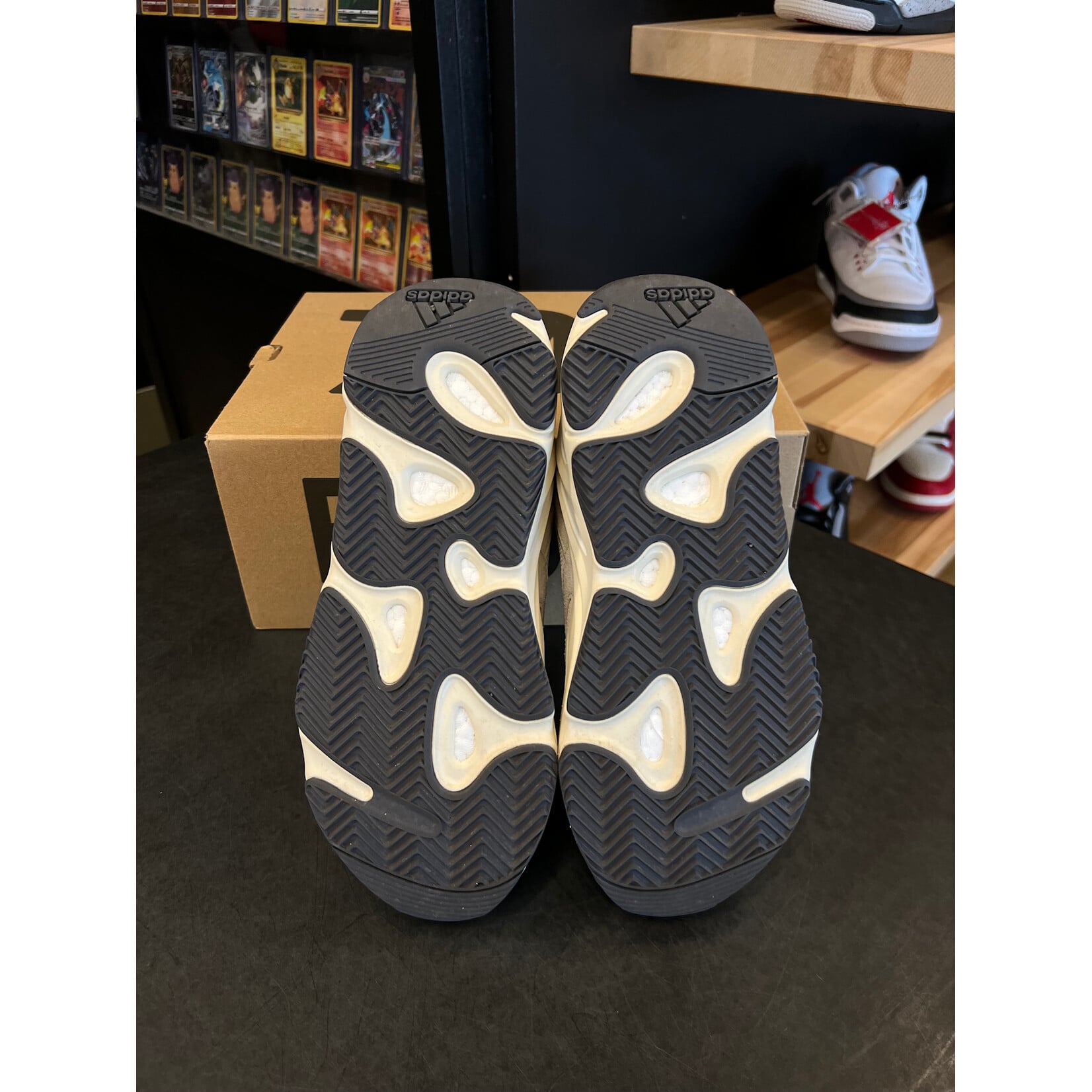 Adidas adidas Yeezy Boost 700 Analog Size 9, PREOWNED