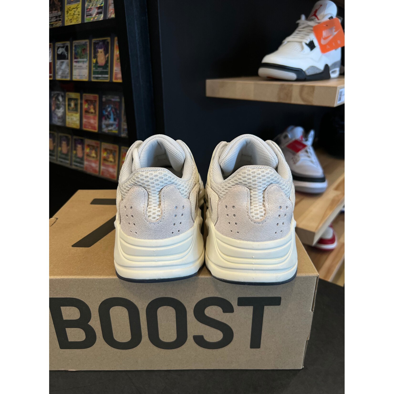 Adidas adidas Yeezy Boost 700 Analog Size 9, PREOWNED