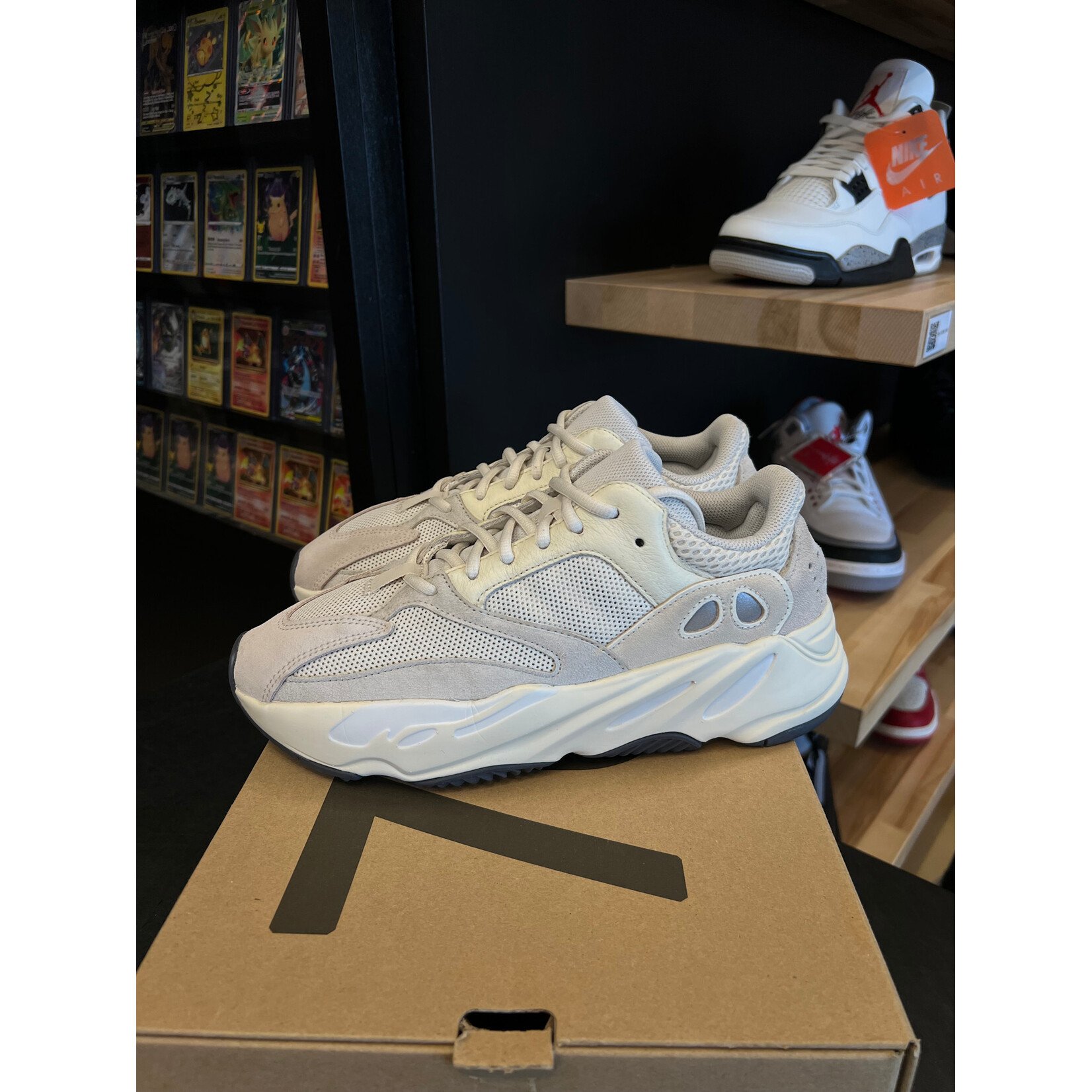 Adidas adidas Yeezy Boost 700 Analog Size 9, PREOWNED