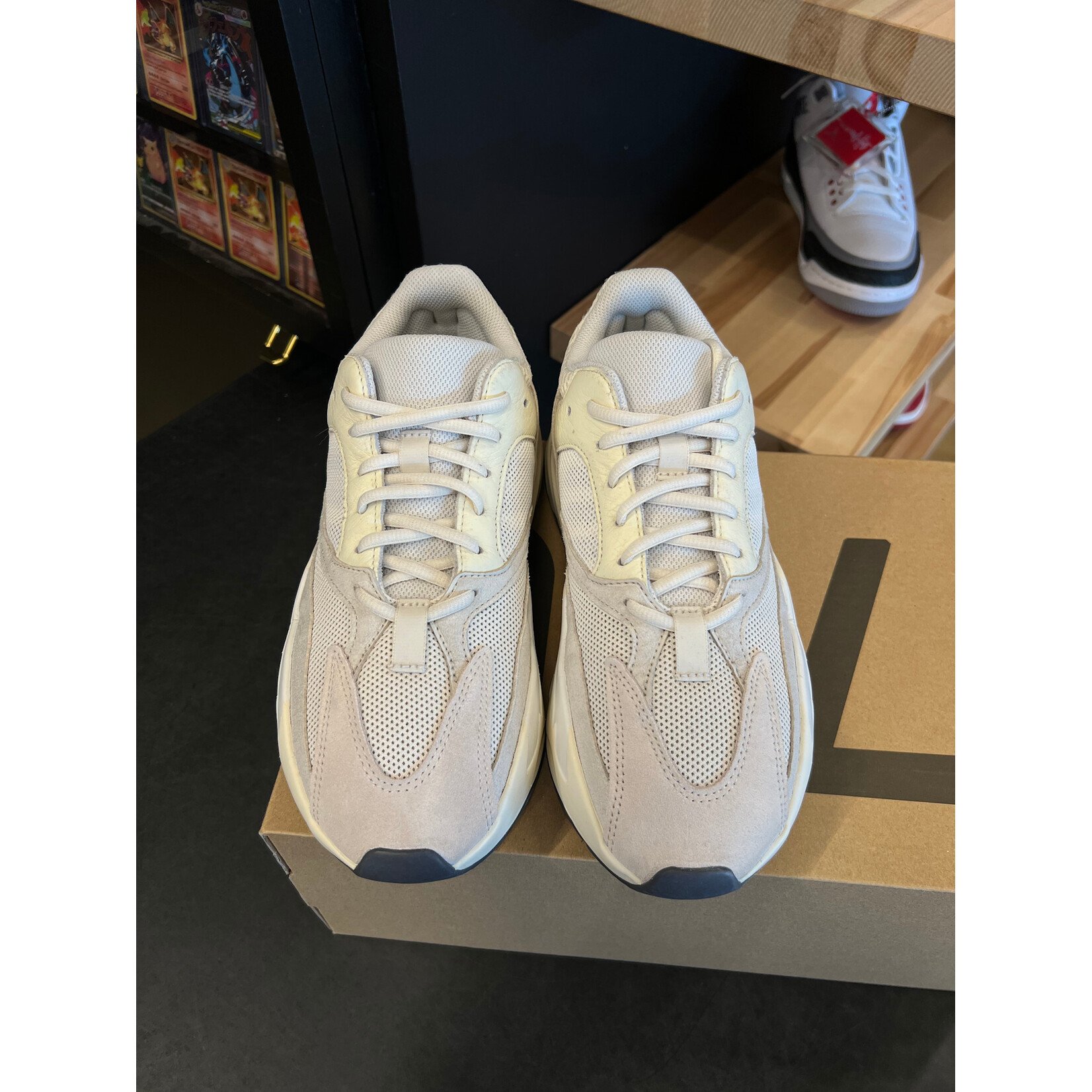 Adidas adidas Yeezy Boost 700 Analog Size 9, PREOWNED