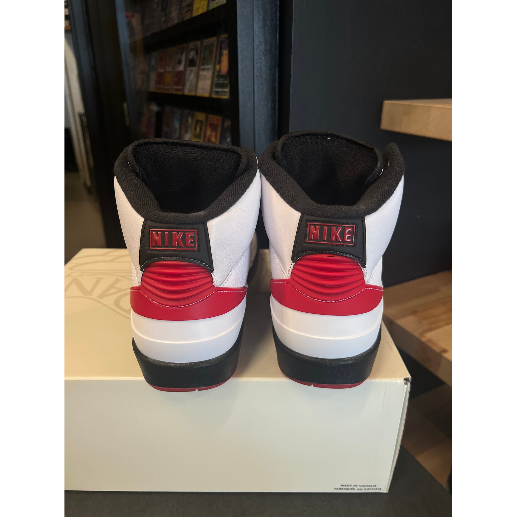 Jordan Jordan 2 Retro OG Chicago (2022) Size 10.5, PREOWNED CREASED