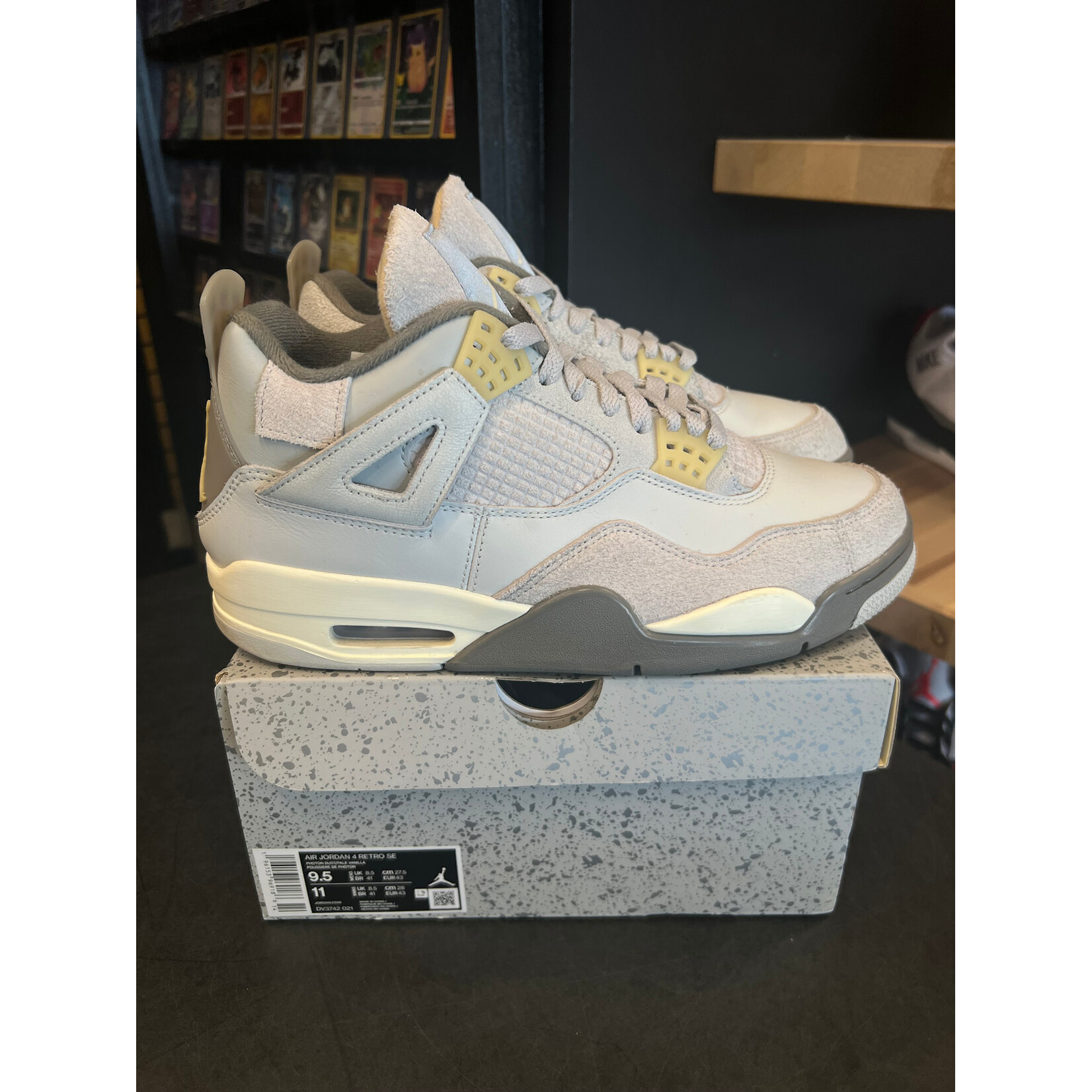 Jordan Jordan 4 Retro SE Craft Photon Dust Size 9.5, PREOWNED