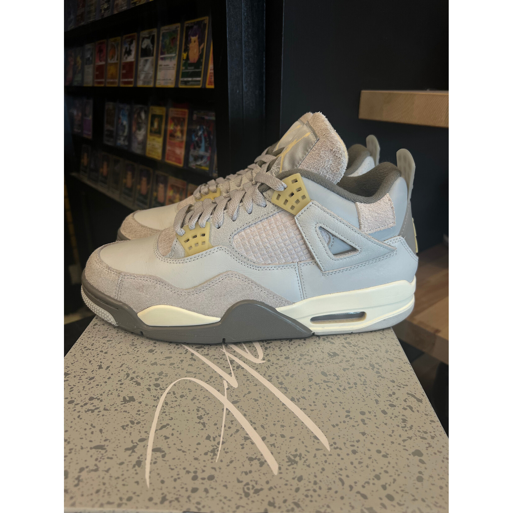 Jordan Jordan 4 Retro SE Craft Photon Dust Size 9.5, PREOWNED
