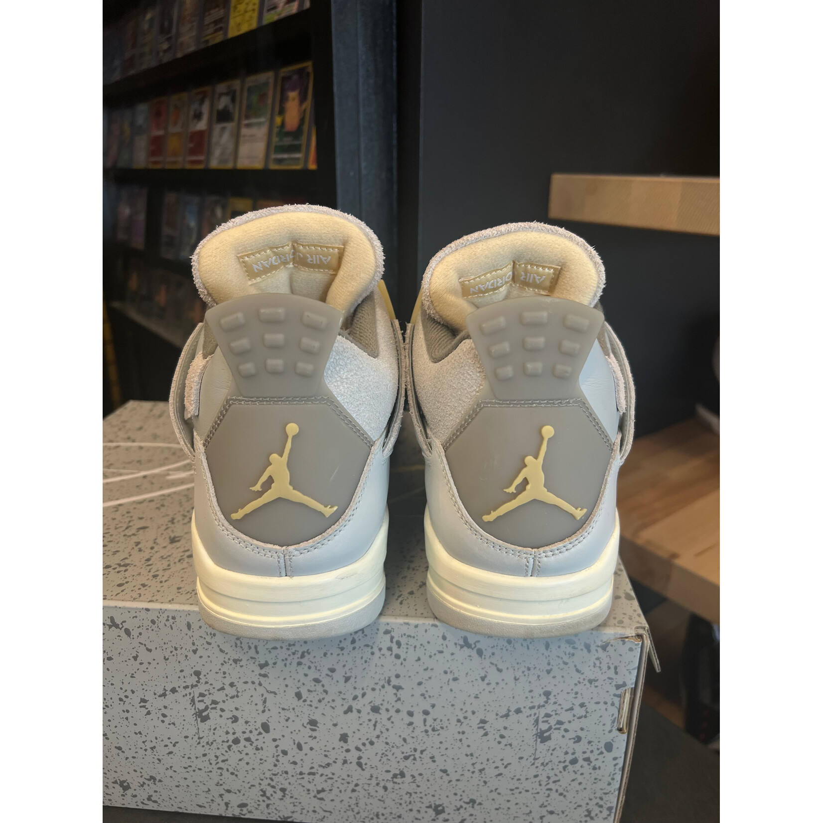 Jordan Jordan 4 Retro SE Craft Photon Dust Size 9.5, PREOWNED