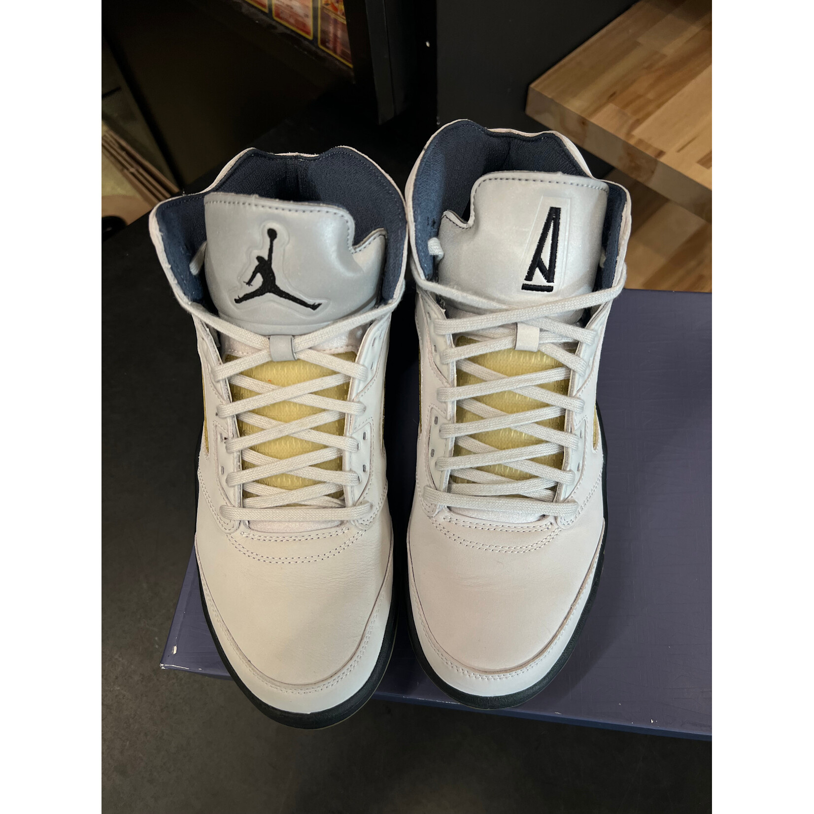 Jordan Jordan 5 Retro A Ma Maniére Dawn (Women's) Size 11W, PREOWNED