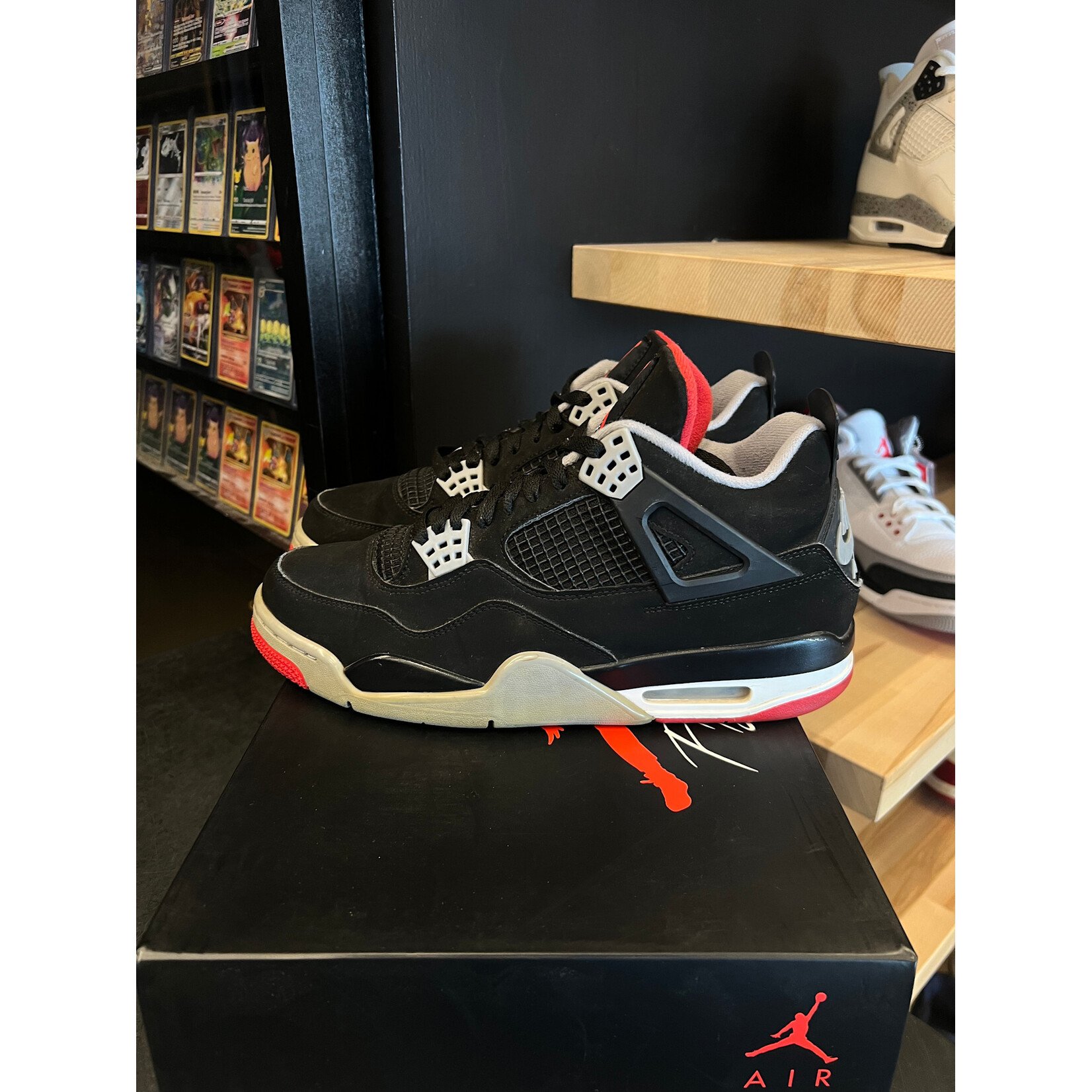 Jordan Jordan 4 Retro Bred (2019) Size 10.5, PREOWNED