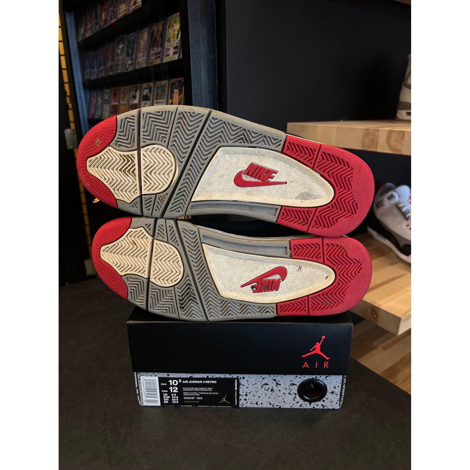 Jordan Jordan 4 Retro Bred (2019) Size 10.5, PREOWNED