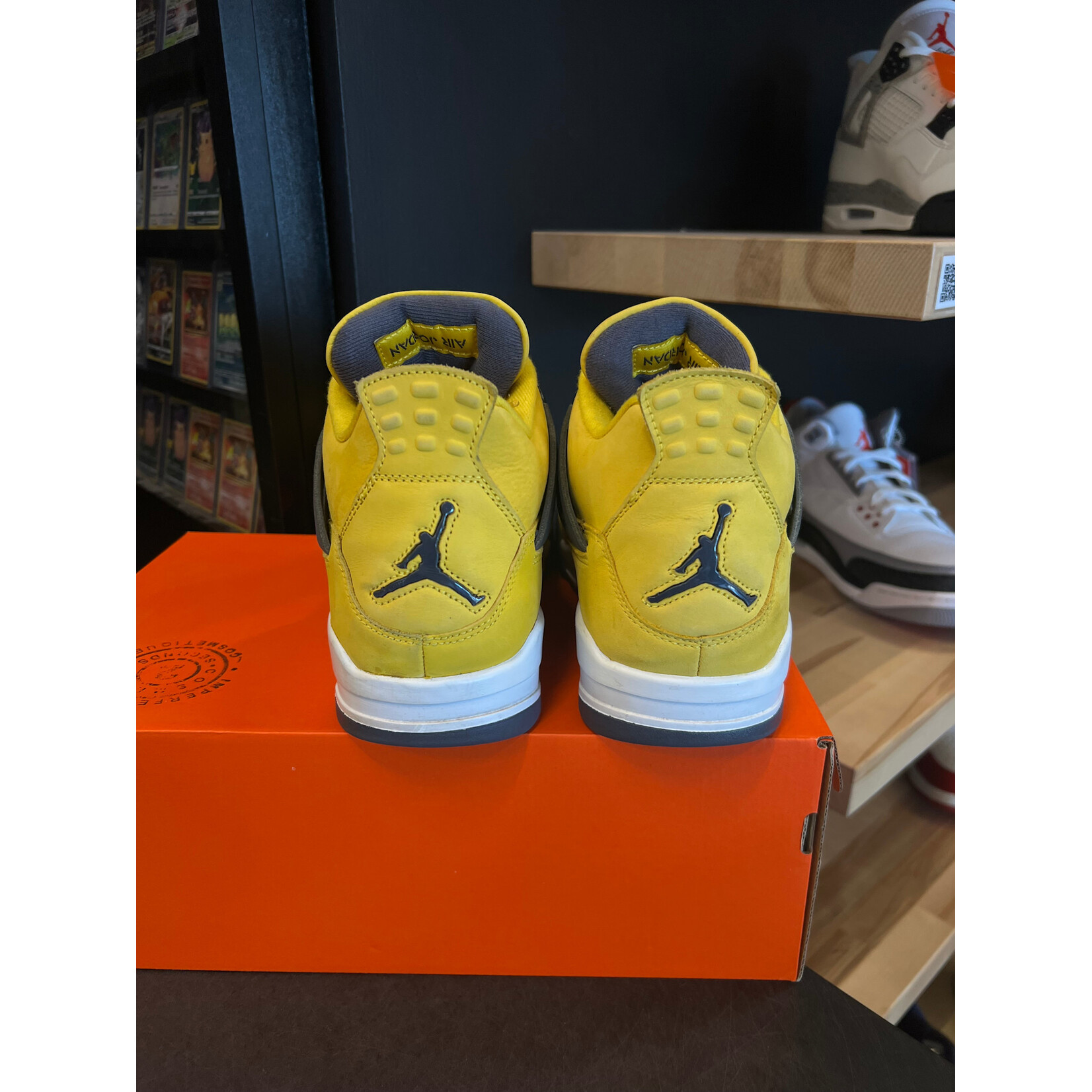 Jordan Jordan 4 Retro Lightning (2021) Size 10.5, PREOWNED
