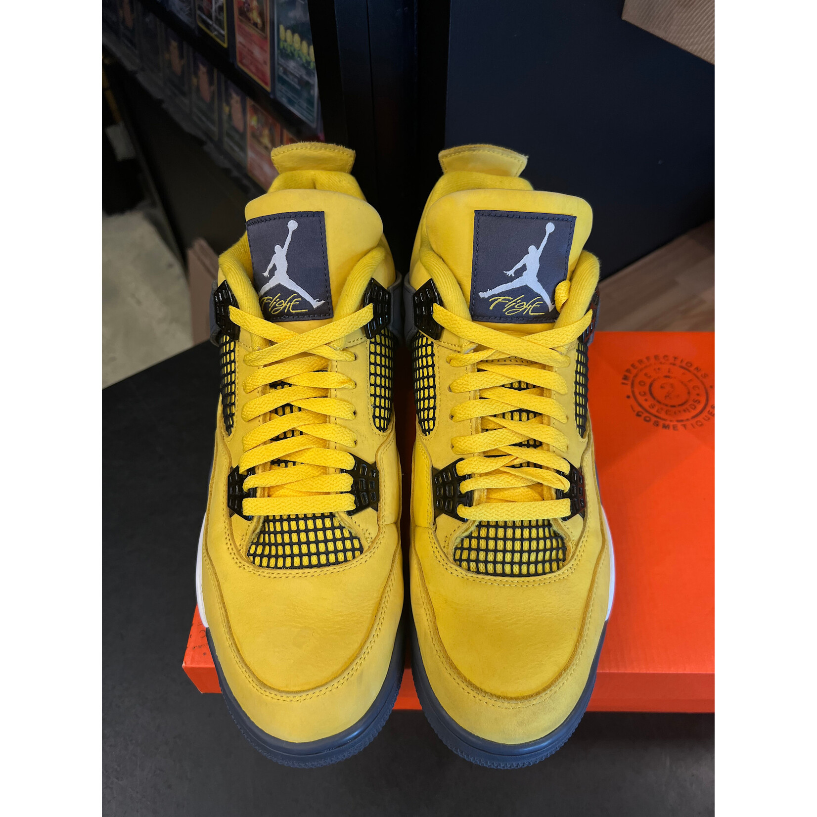 Jordan Jordan 4 Retro Lightning (2021) Size 10.5, PREOWNED