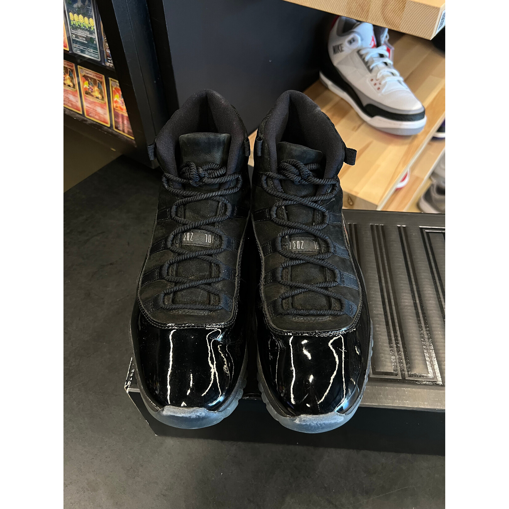 Jordan Jordan 11 Retro Cap and Gown Size 10, PREOWNED