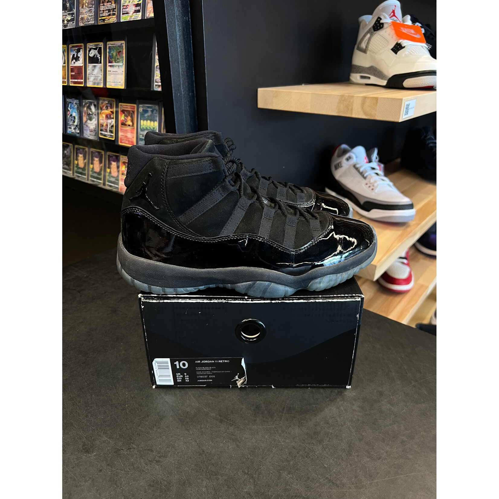 Jordan Jordan 11 Retro Cap and Gown Size 10, PREOWNED