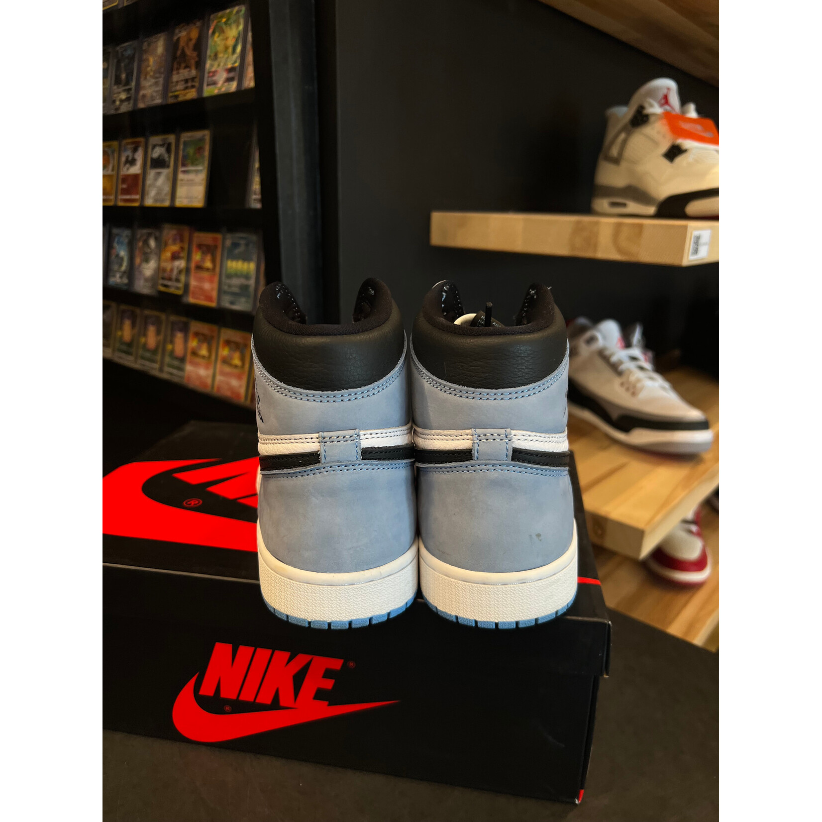 Jordan Jordan 1 Retro High OG University Blue Size 10, PREOWNED