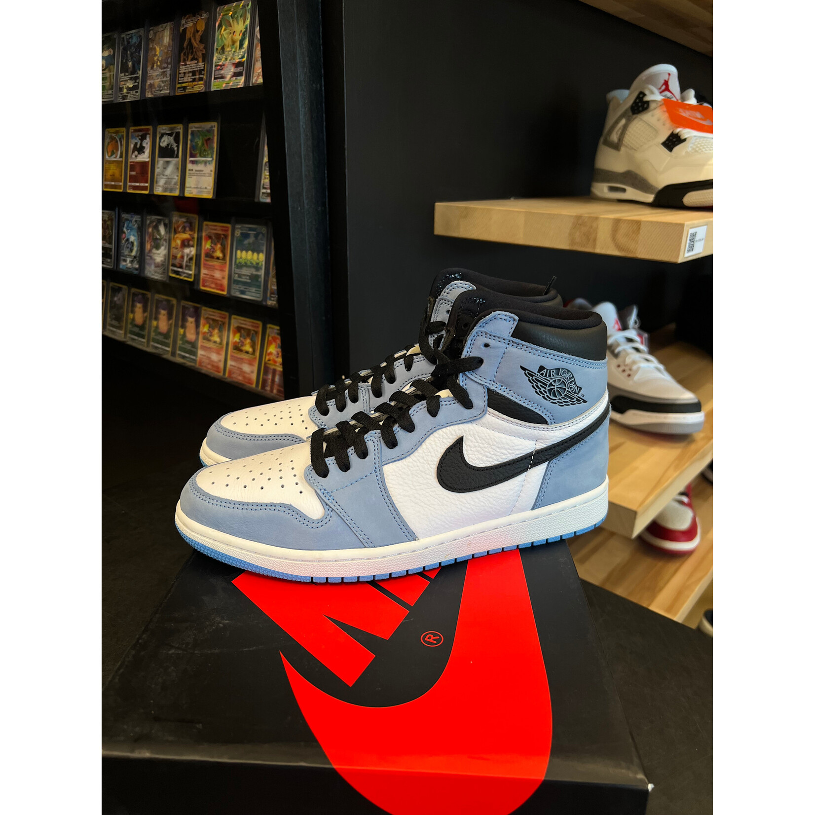 Jordan Jordan 1 Retro High OG University Blue Size 10, PREOWNED
