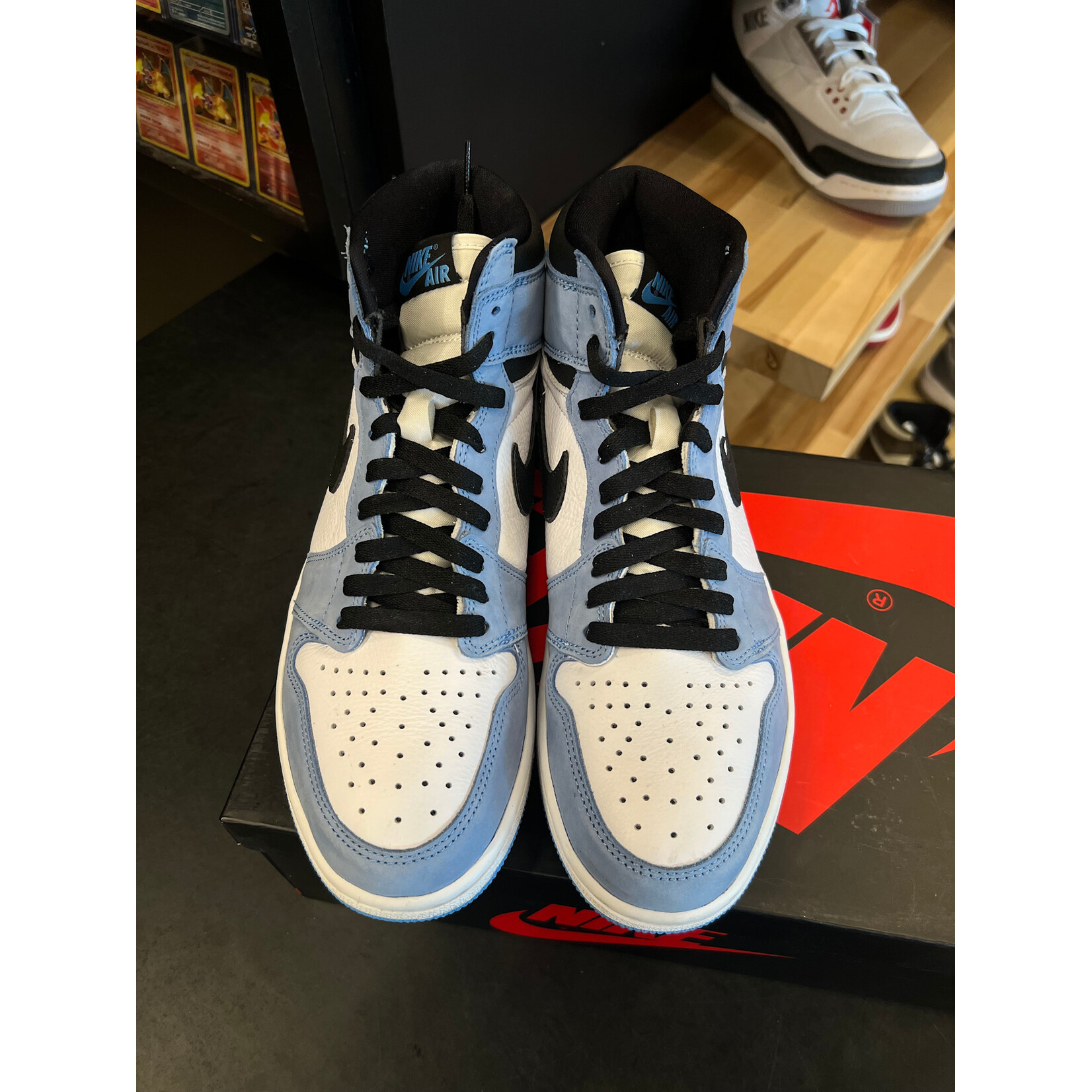 Jordan Jordan 1 Retro High OG University Blue Size 10, PREOWNED