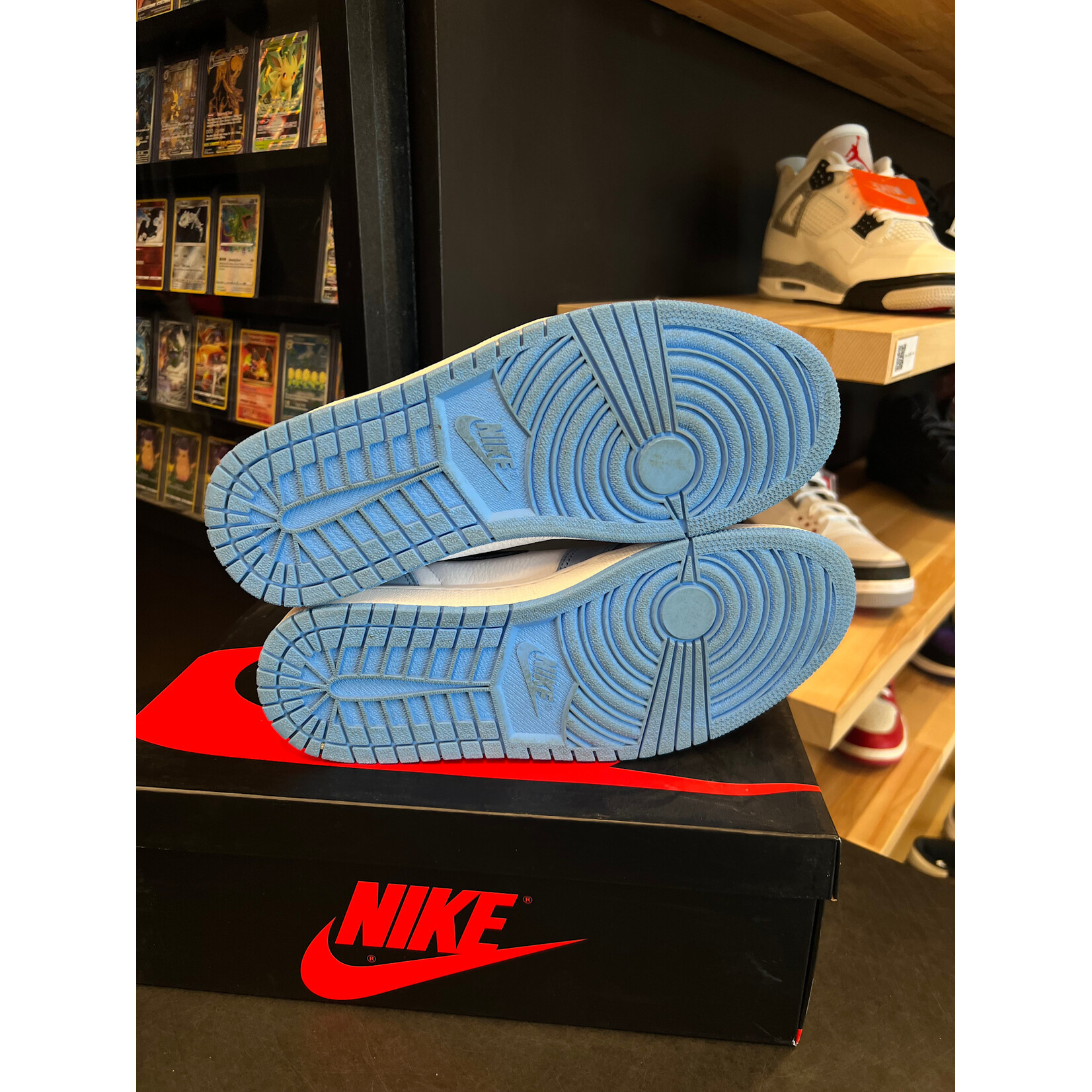 Jordan Jordan 1 Retro High OG University Blue Size 10, PREOWNED