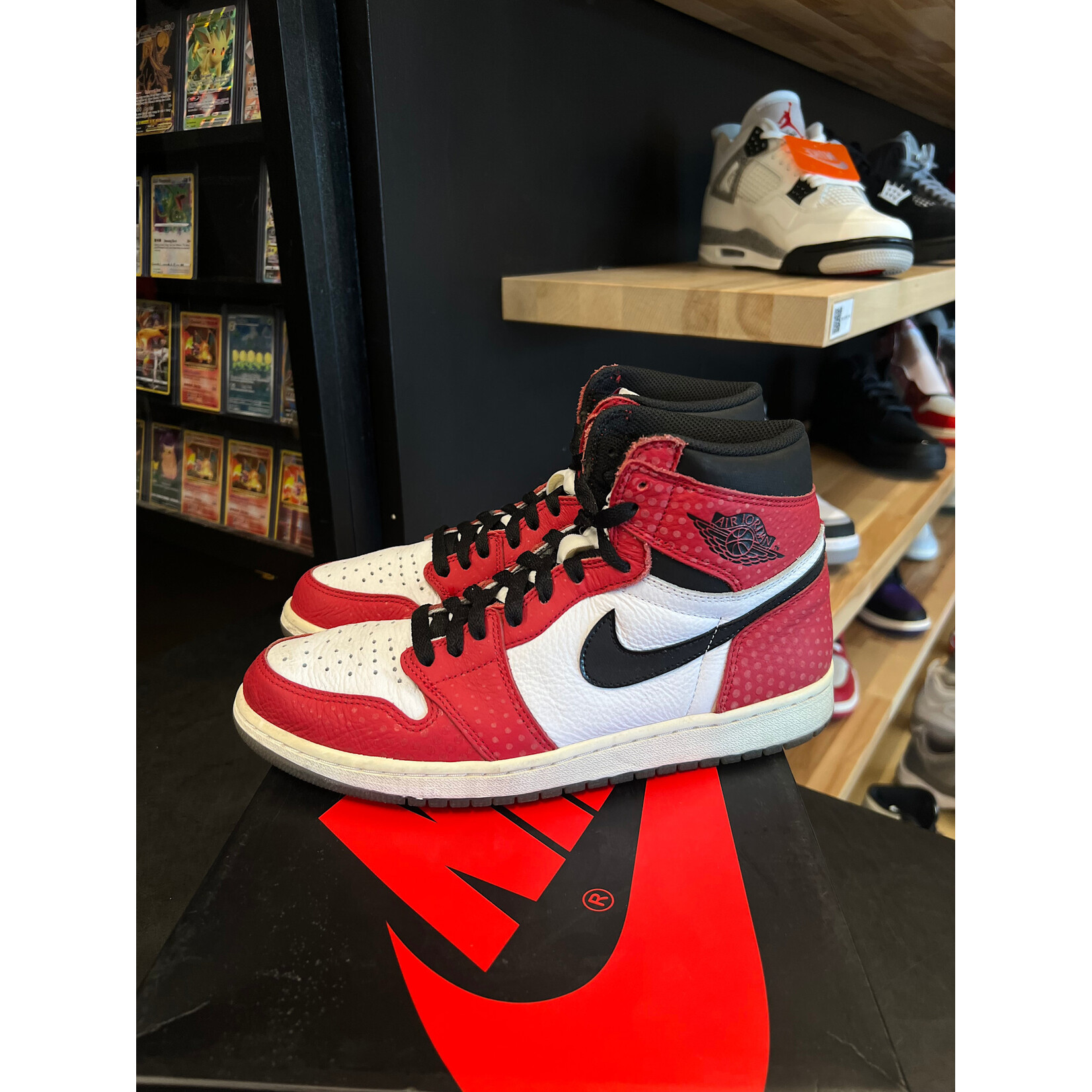 Jordan Jordan 1 Retro High Spider-Man Origin Story Size 10, PREOWNED