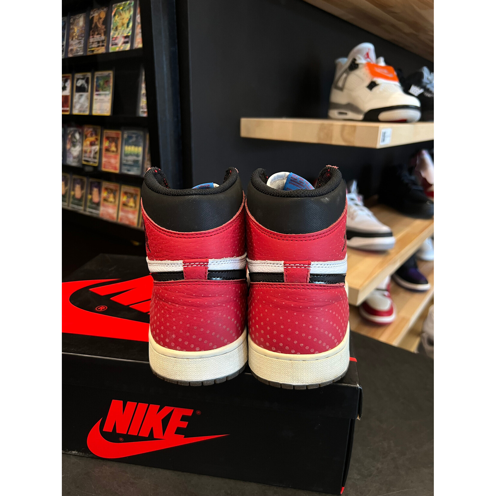 Jordan Jordan 1 Retro High Spider-Man Origin Story Size 10, PREOWNED