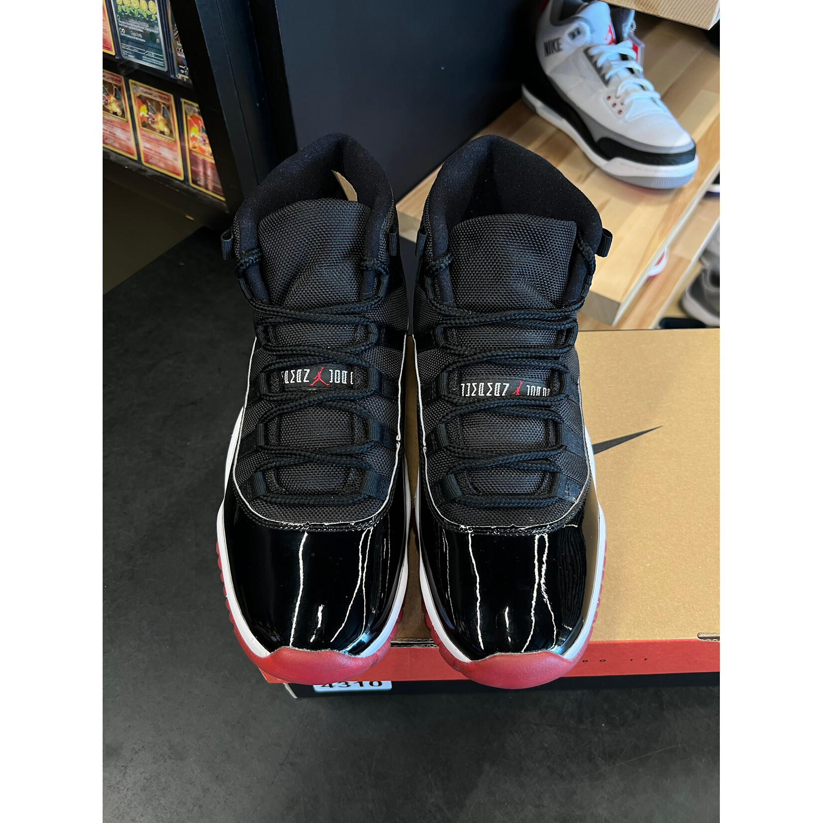Jordan Jordan 11 Retro Playoffs Bred (2019) Size 10, PREOWNED