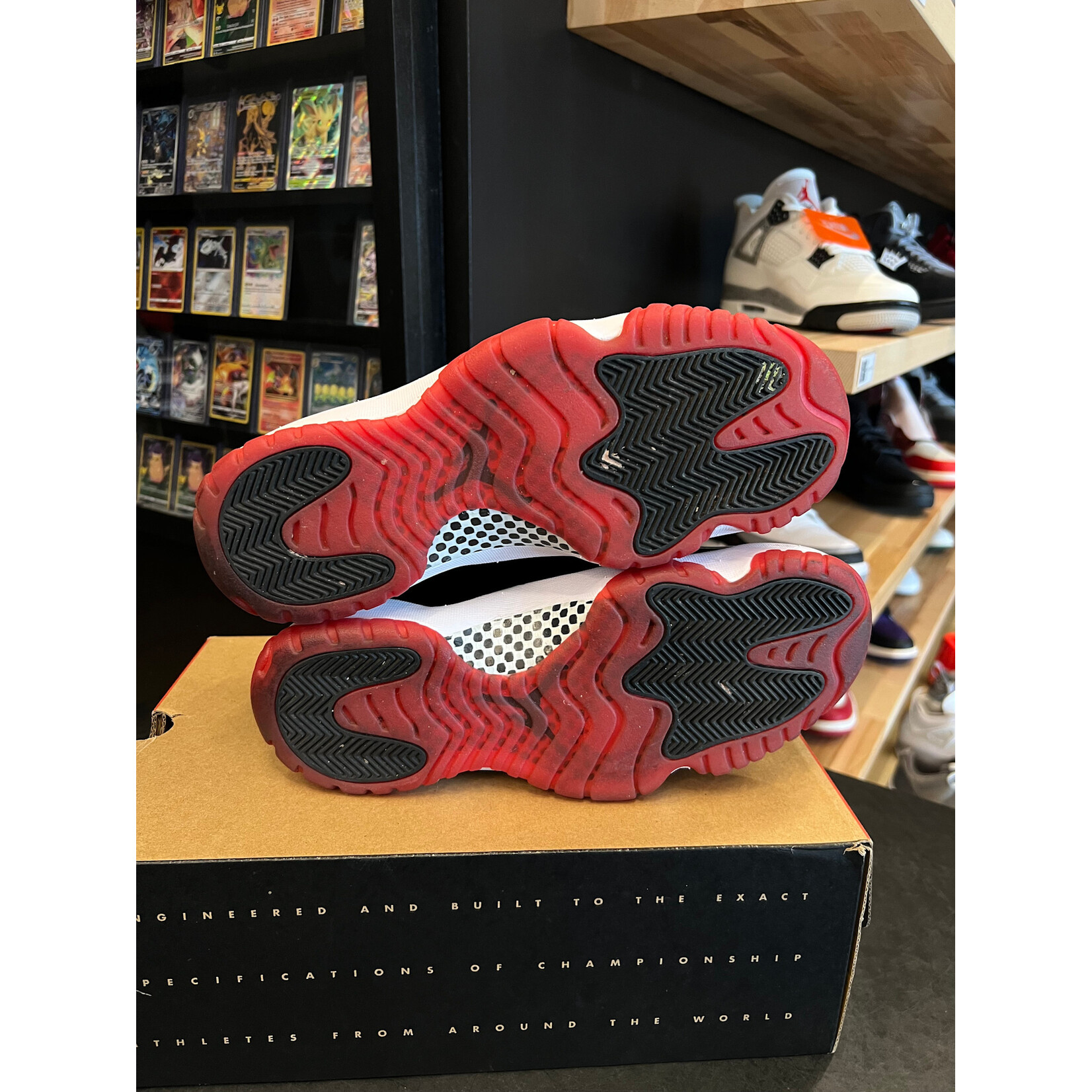 Jordan Jordan 11 Retro Playoffs Bred (2019) Size 10, PREOWNED