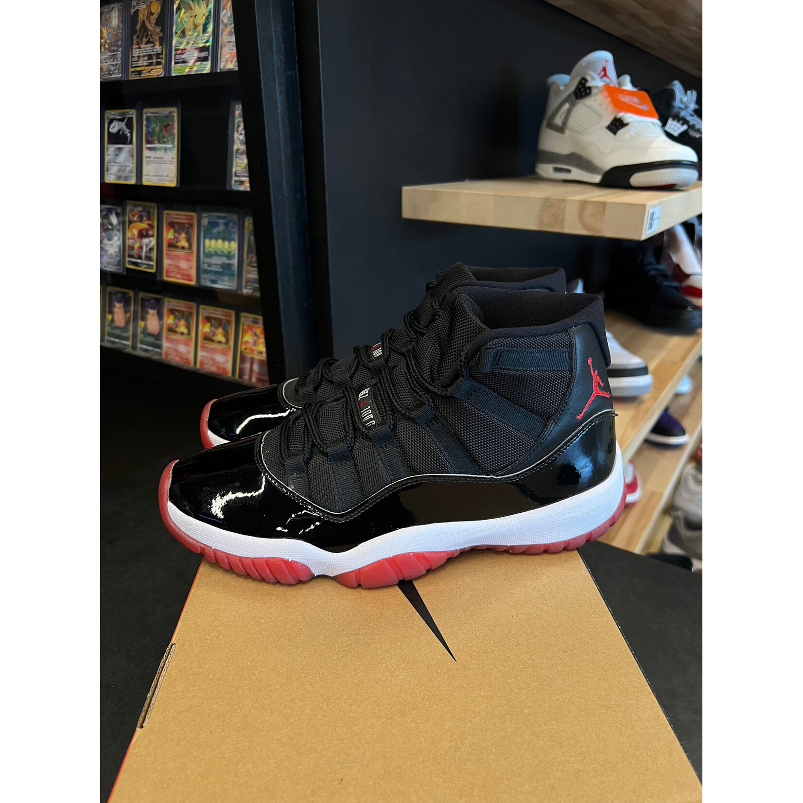 Jordan Jordan 11 Retro Playoffs Bred (2019) Size 10, PREOWNED