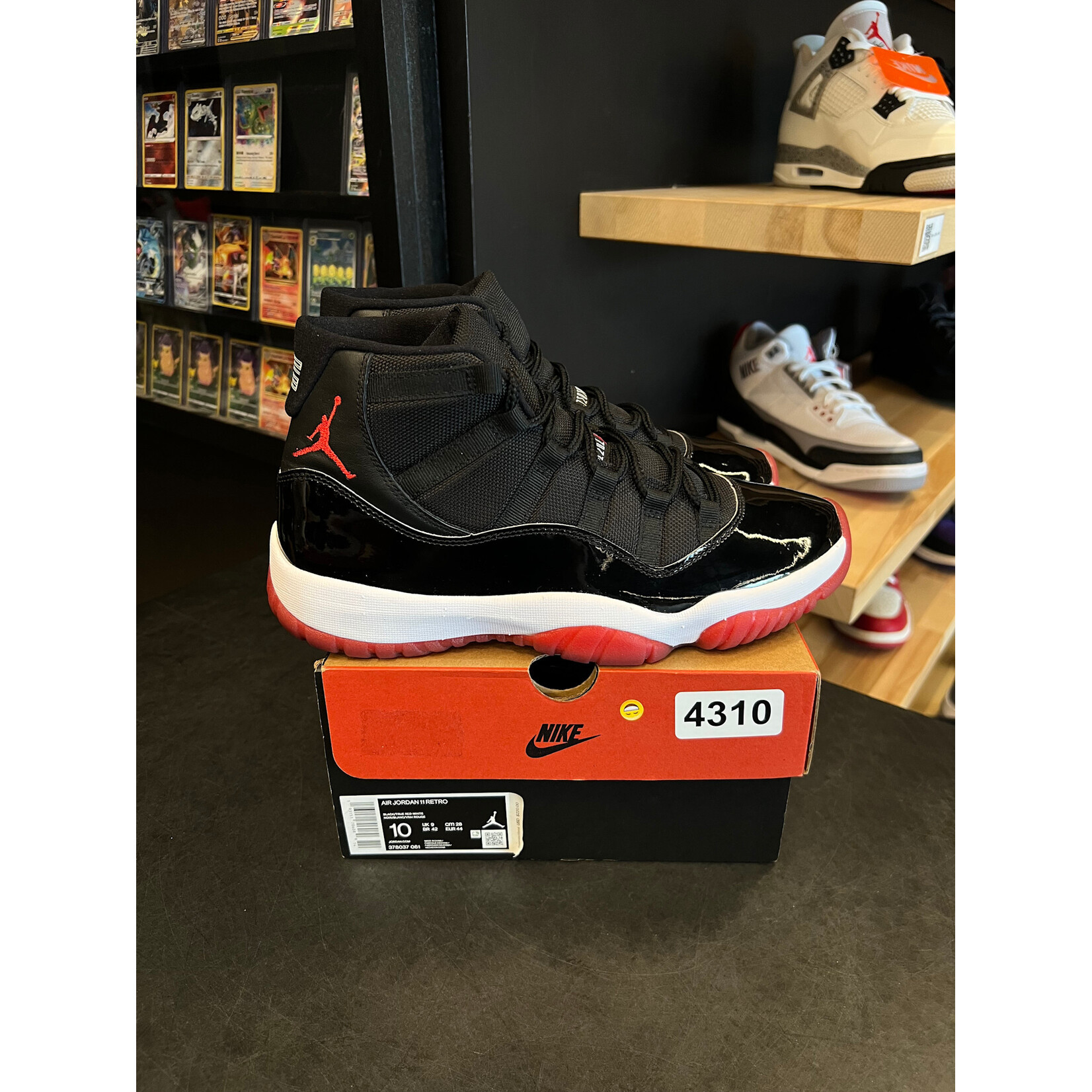 Jordan Jordan 11 Retro Playoffs Bred (2019) Size 10, PREOWNED