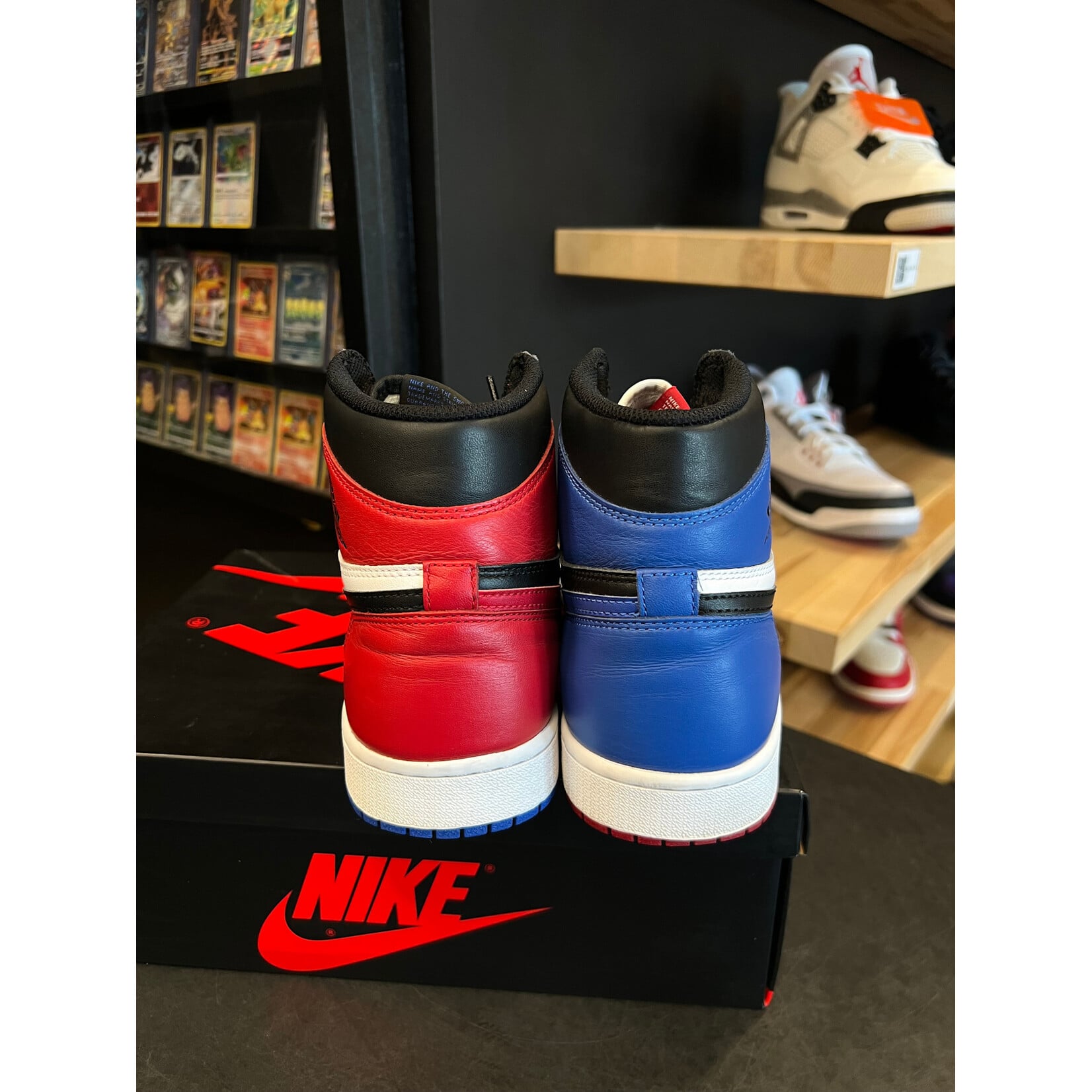 Jordan Jordan 1 Retro Top 3 Size 9.5, PREOWNED