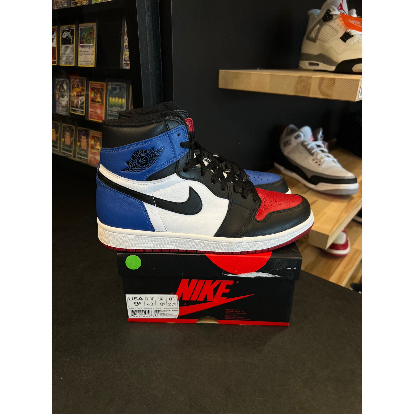 Jordan Jordan 1 Retro Top 3 Size 9.5, PREOWNED