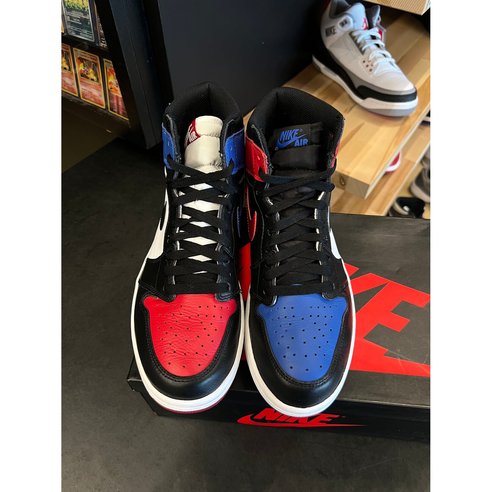 Jordan Jordan 1 Retro Top 3 Size 9.5, PREOWNED