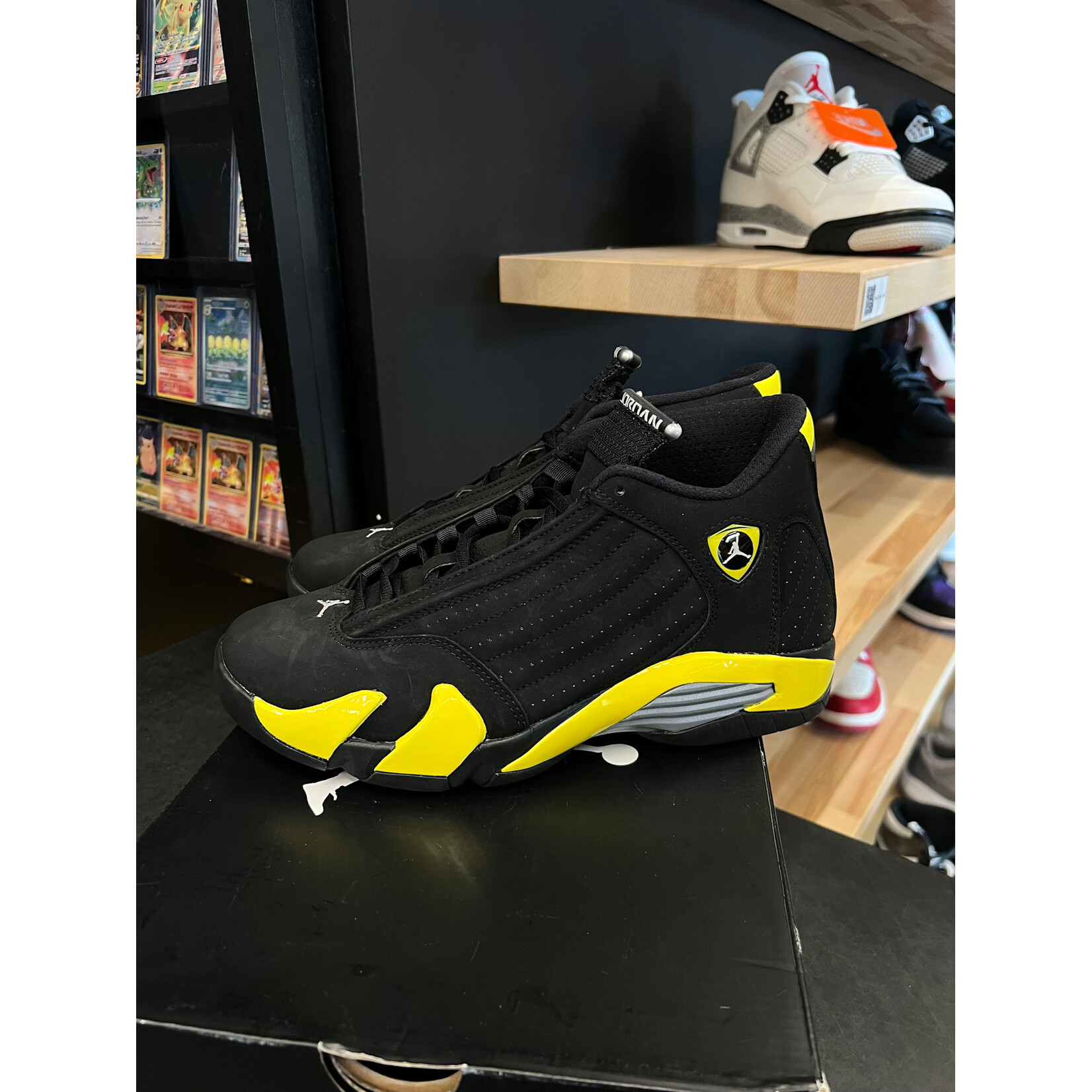 Jordan Jordan 14 Retro Thunder Size 9, PREOWNED