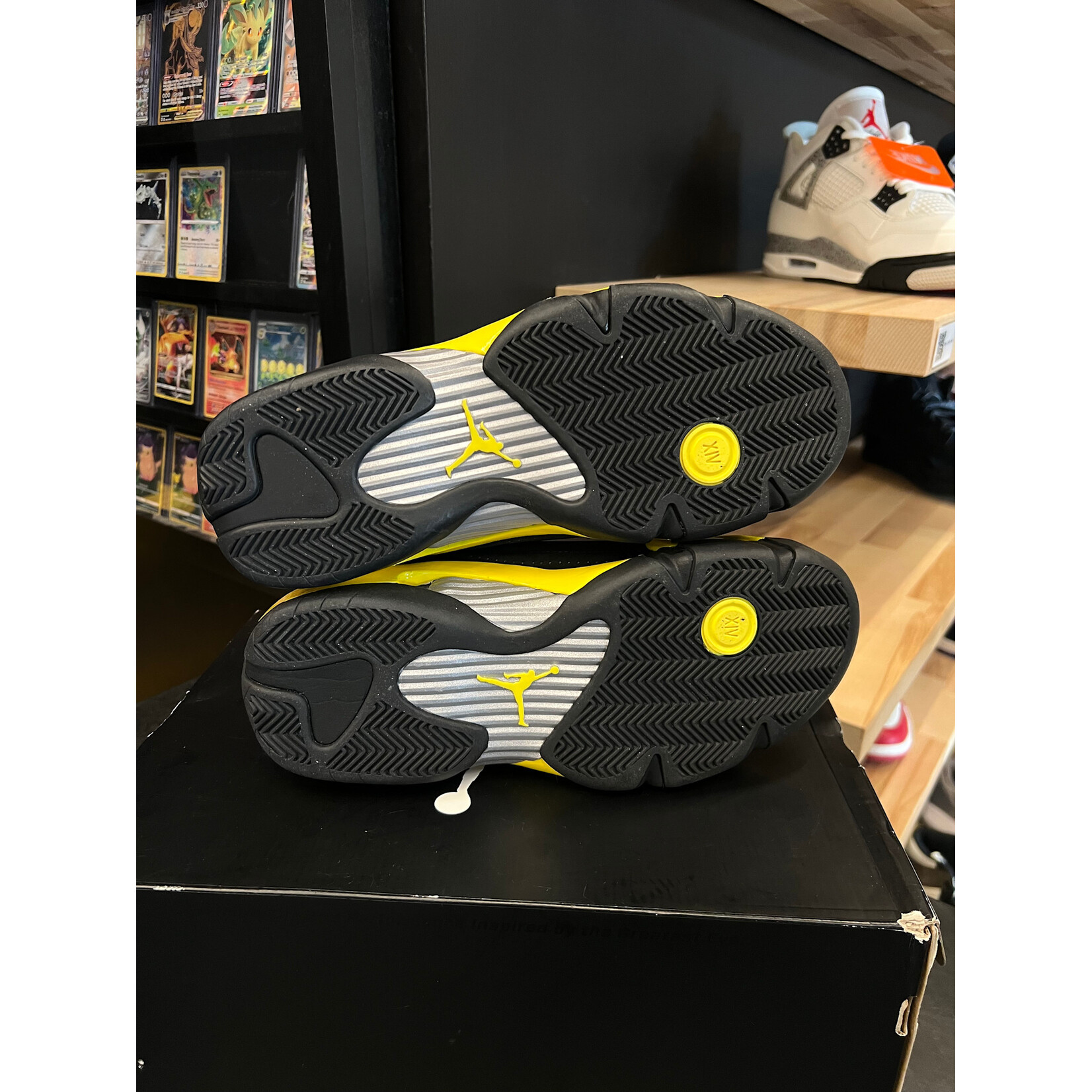 Jordan Jordan 14 Retro Thunder Size 9, PREOWNED
