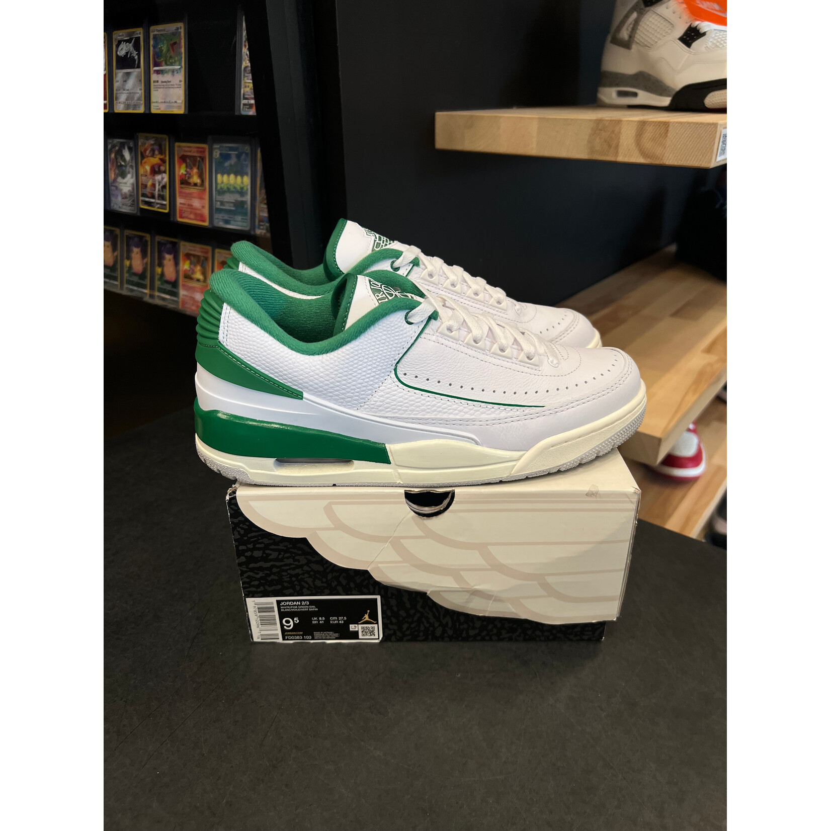 Jordan Jordan 2/3 White Pine Green Size 9.5, PREOWNED