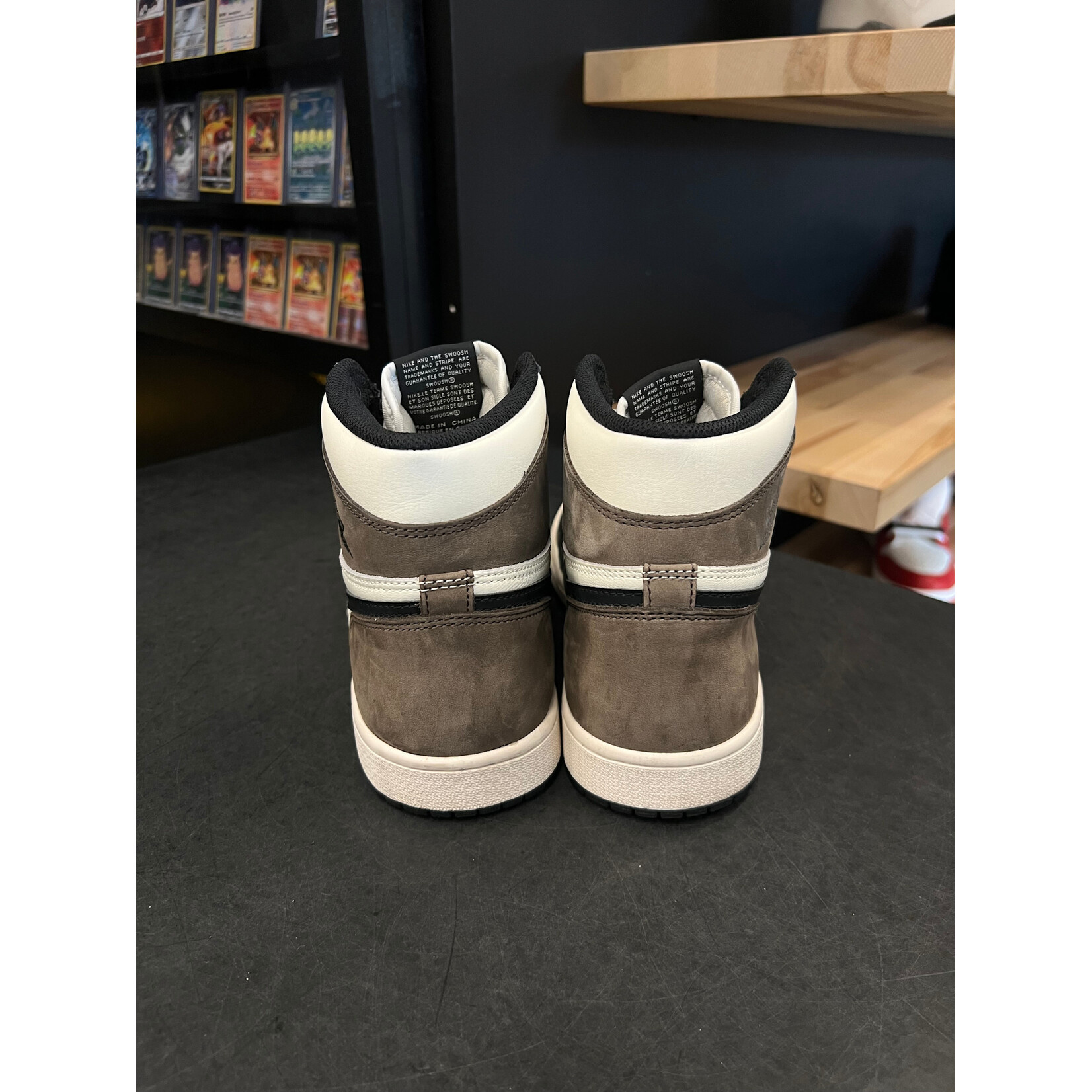 Jordan Jordan 1 Retro High Dark Mocha Size 9, PREOWNED