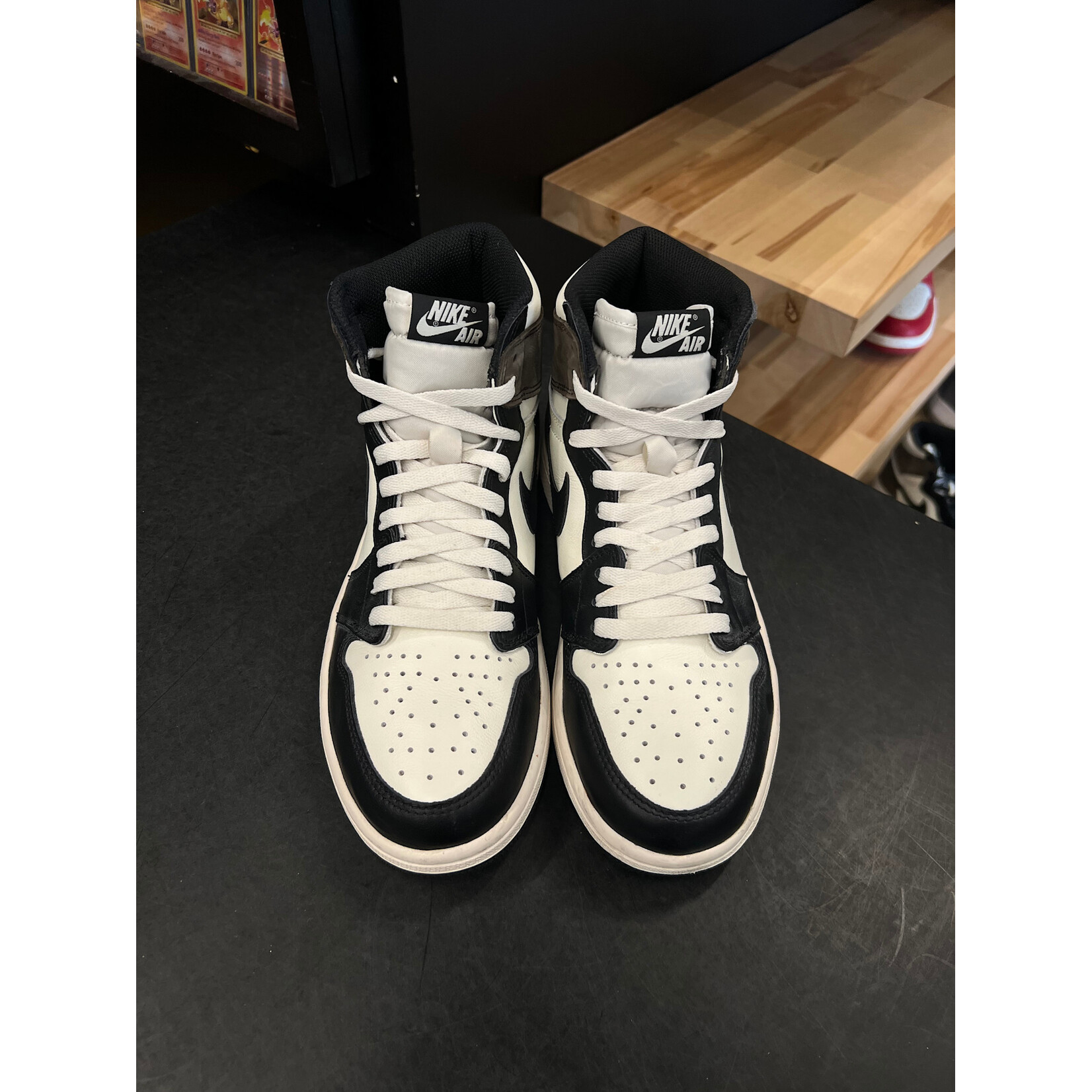 Jordan Jordan 1 Retro High Dark Mocha Size 9, PREOWNED