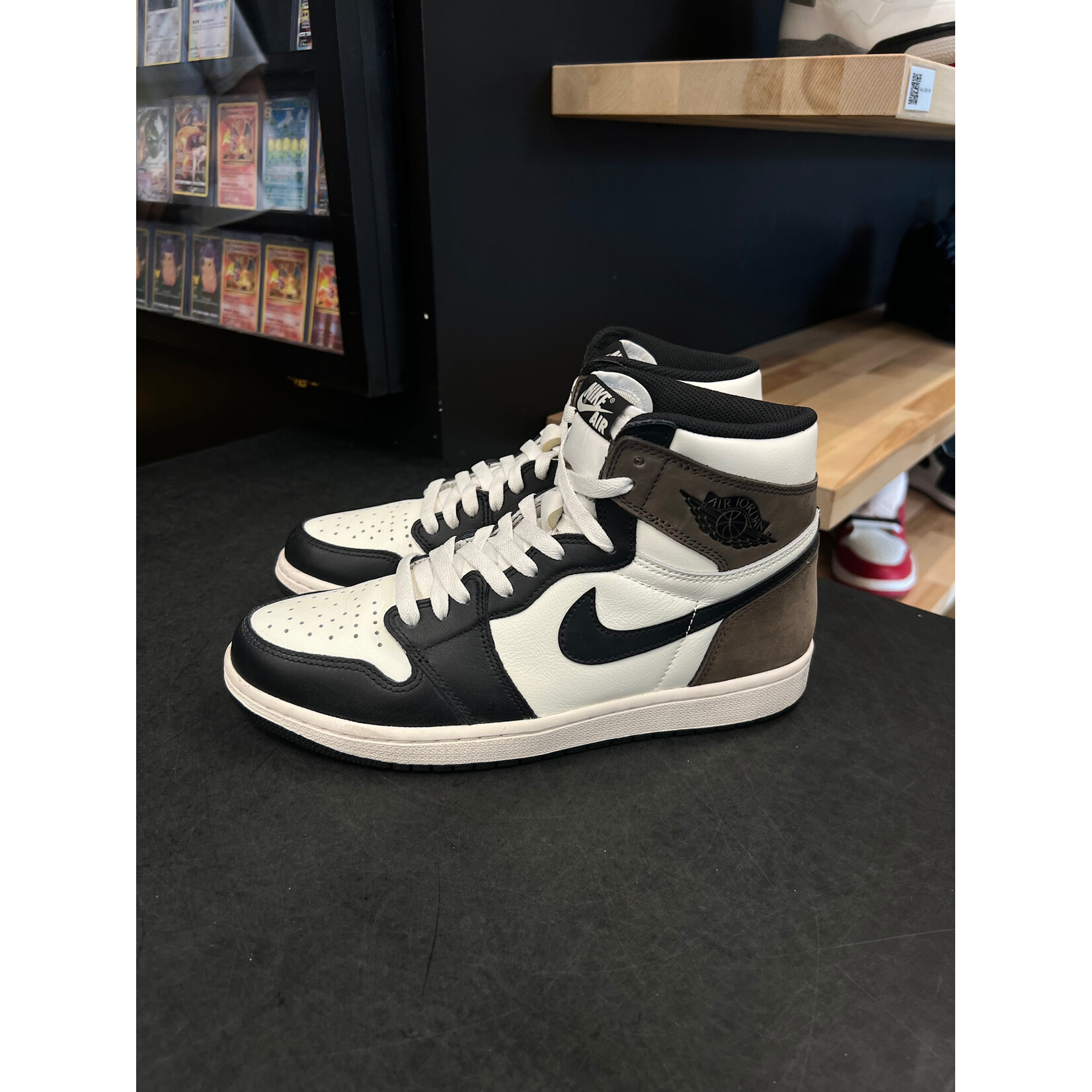 Jordan Jordan 1 Retro High Dark Mocha Size 9, PREOWNED