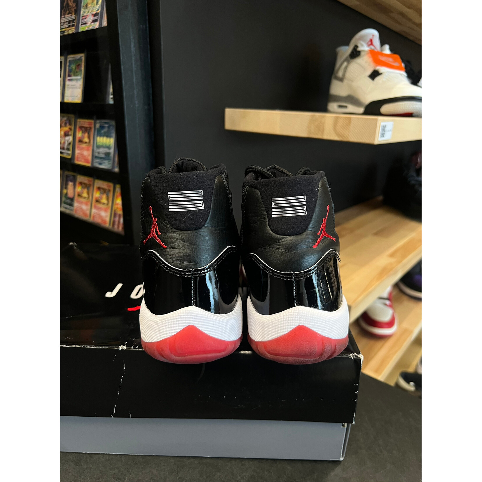 Jordan Jordan 11 Retro Playoffs Bred (2019) Size 8, PREOWNED
