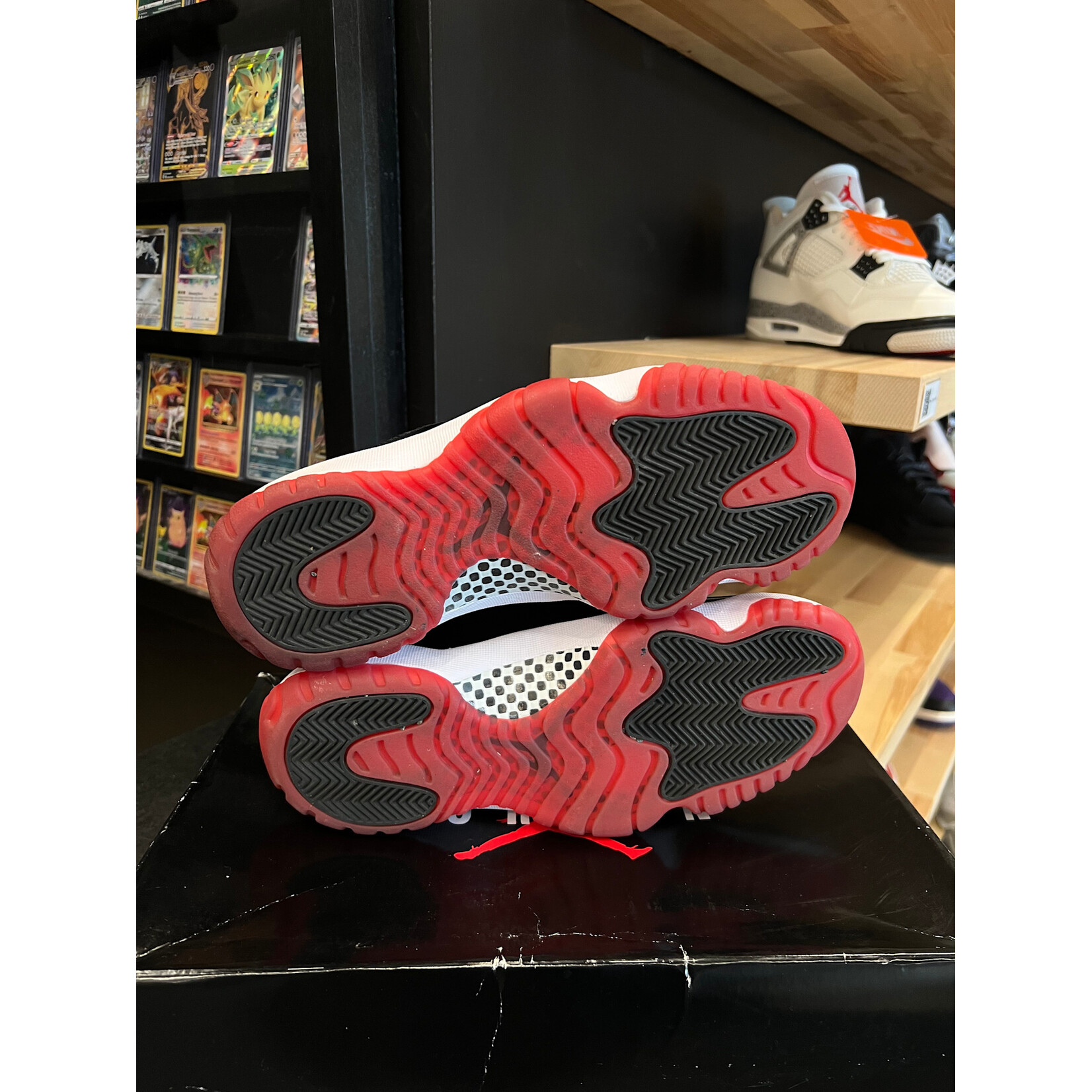 Jordan Jordan 11 Retro Playoffs Bred (2019) Size 8, PREOWNED