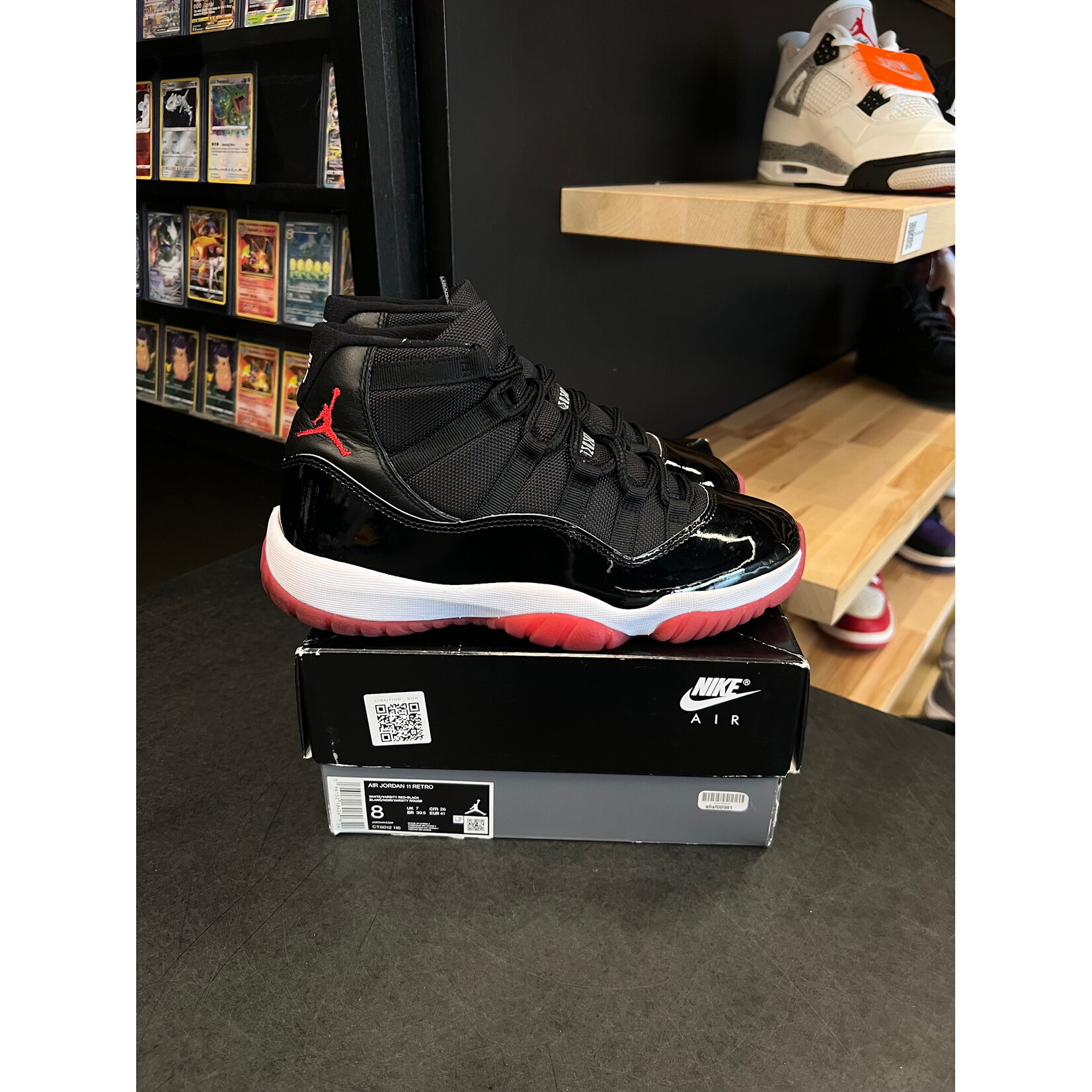 Jordan Jordan 11 Retro Playoffs Bred (2019) Size 8, PREOWNED