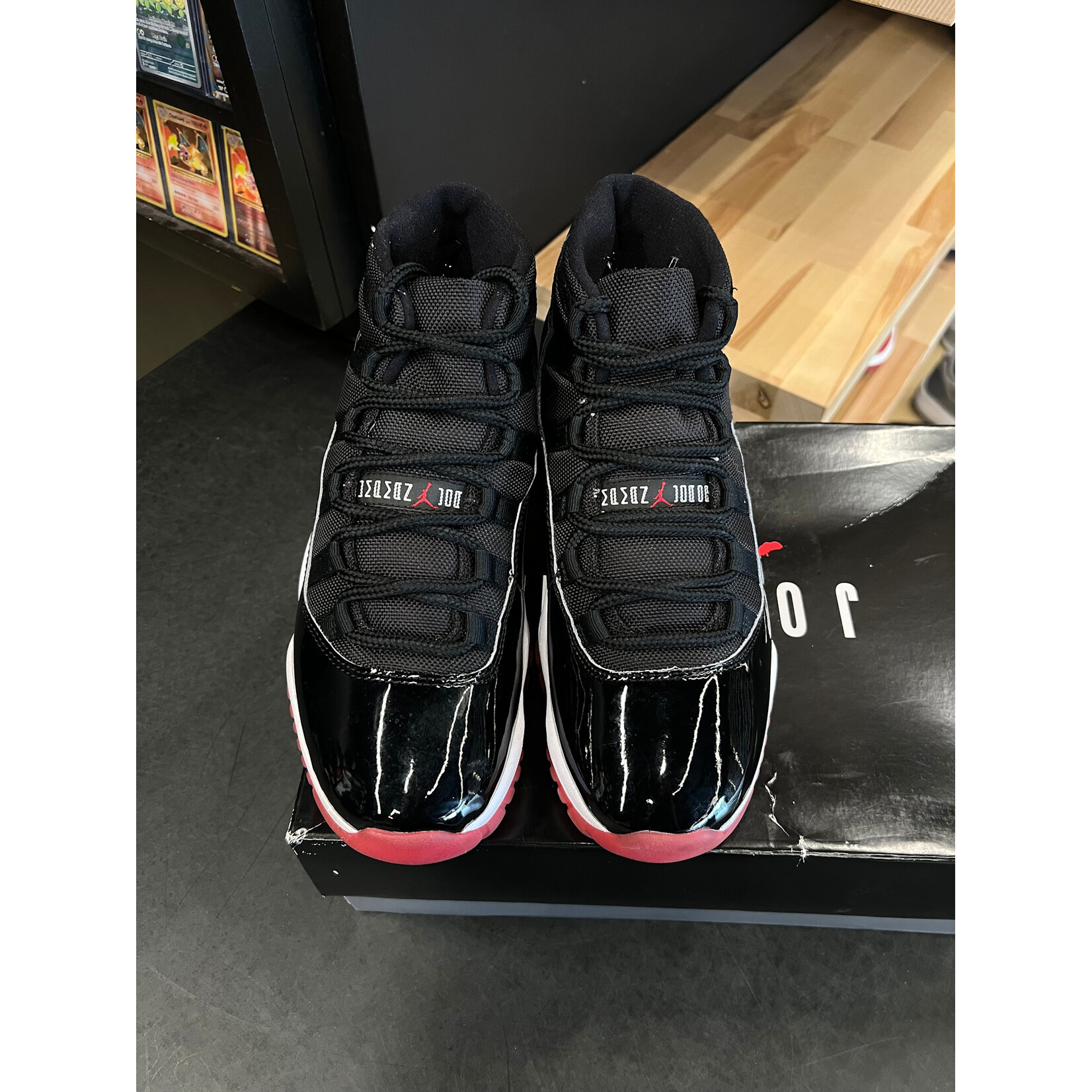 Jordan Jordan 11 Retro Playoffs Bred (2019) Size 8, PREOWNED