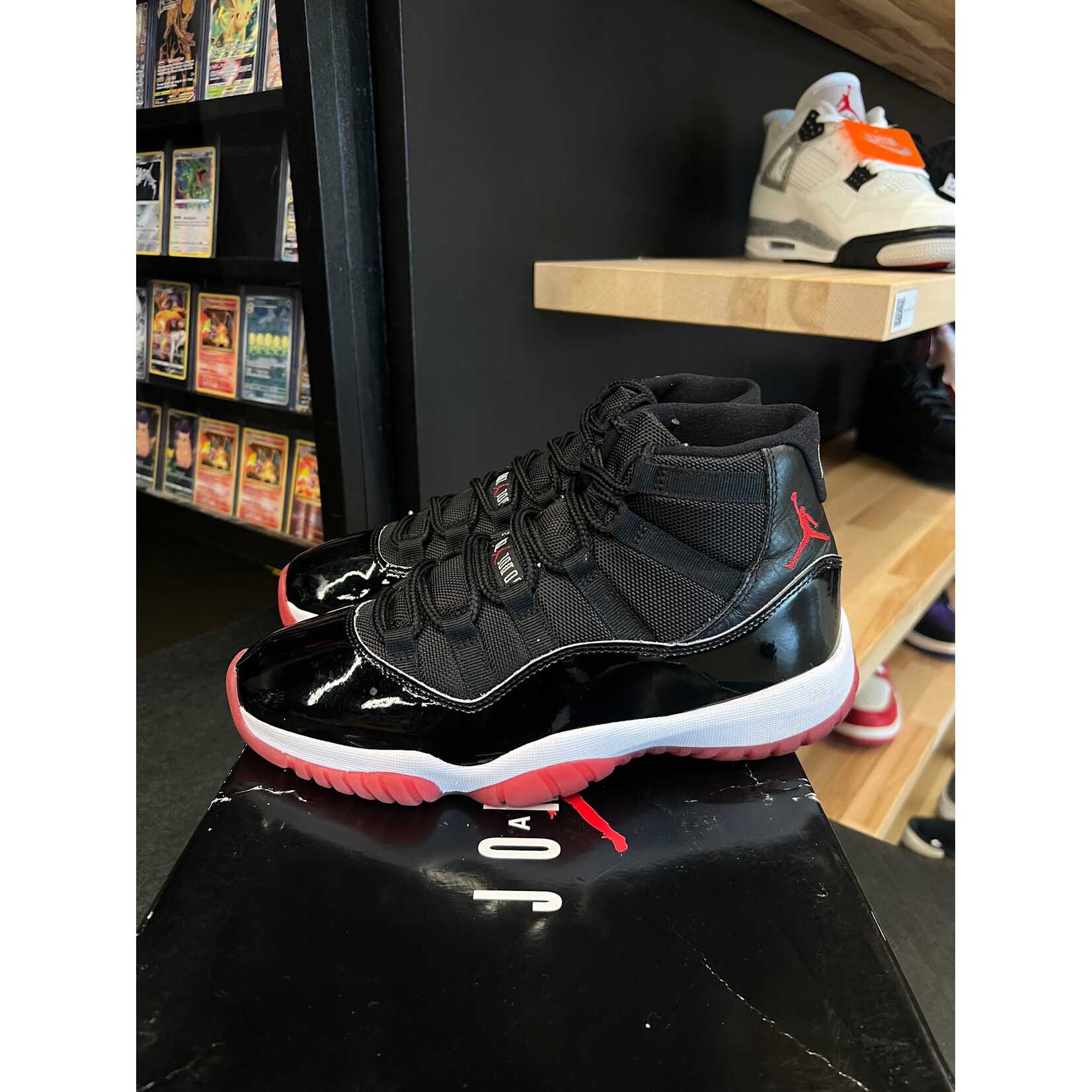 Jordan Jordan 11 Retro Playoffs Bred (2019) Size 8, PREOWNED