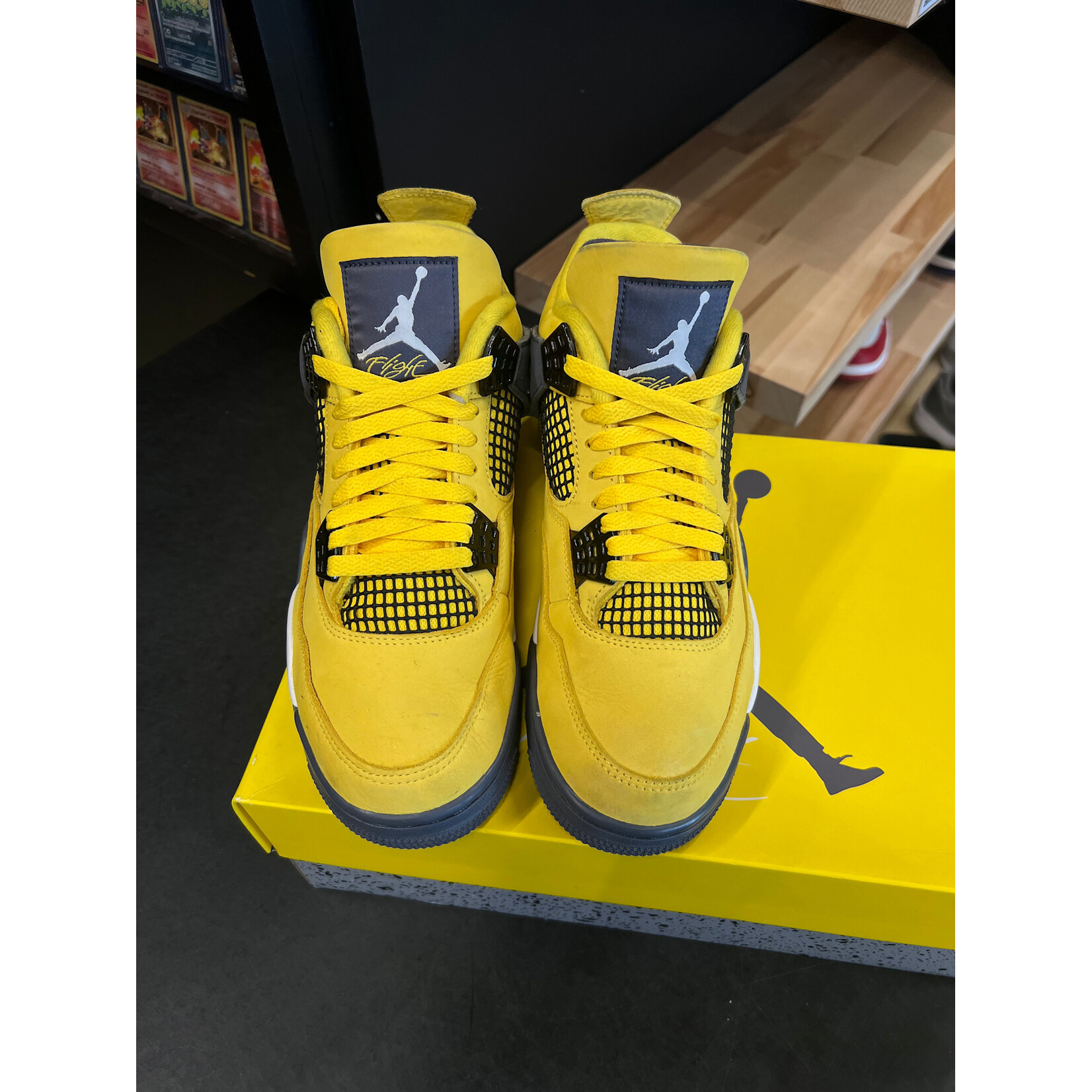 Jordan Jordan 4 Retro Lightning (2021) Size 8, PREOWNED