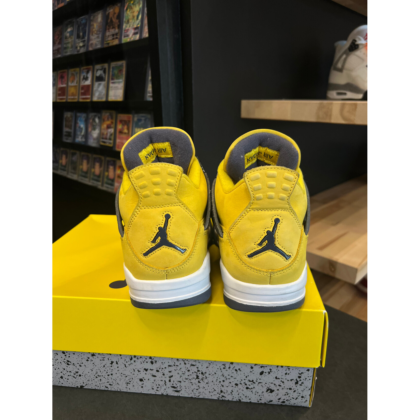 Jordan Jordan 4 Retro Lightning (2021) Size 8, PREOWNED