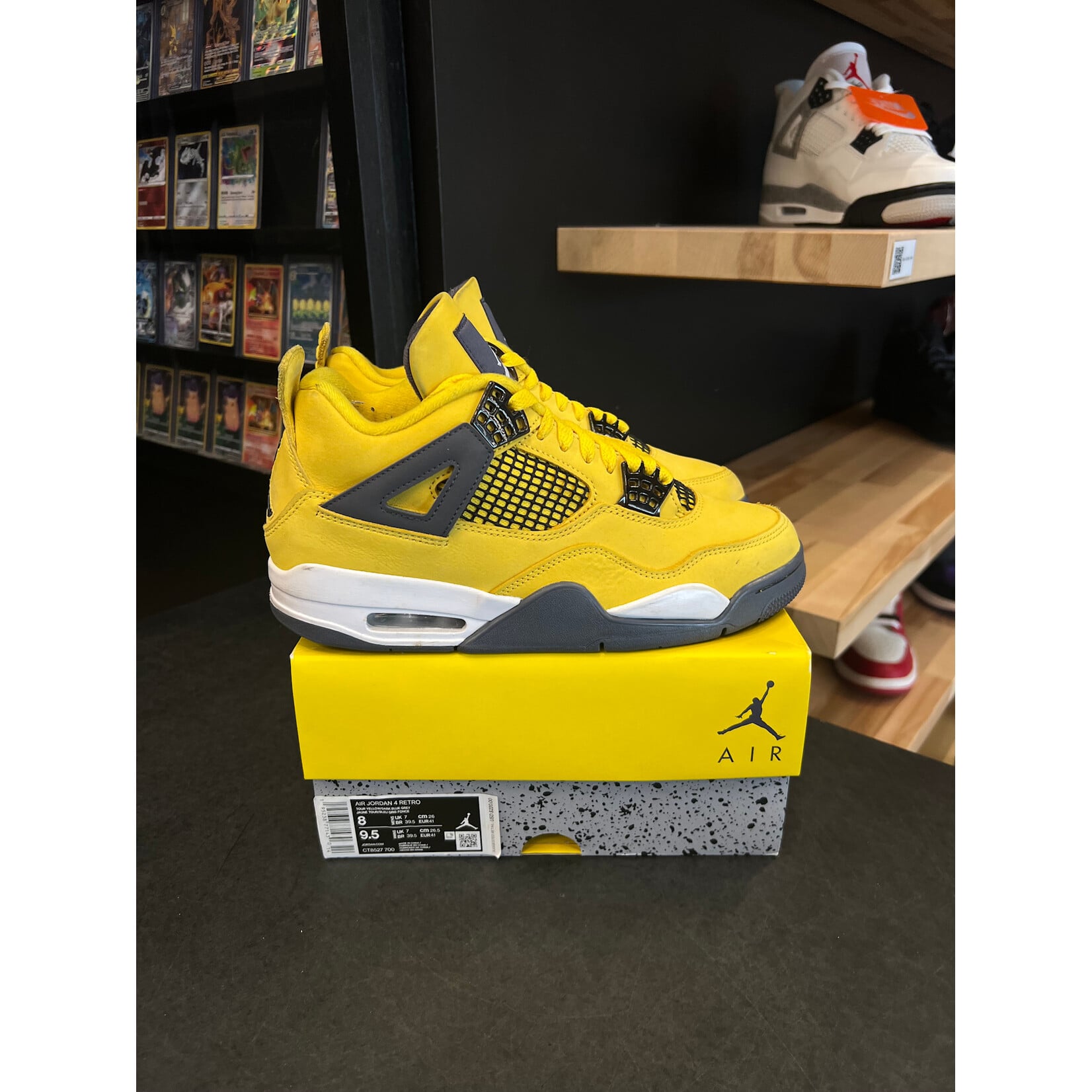 Jordan Jordan 4 Retro Lightning (2021) Size 8, PREOWNED