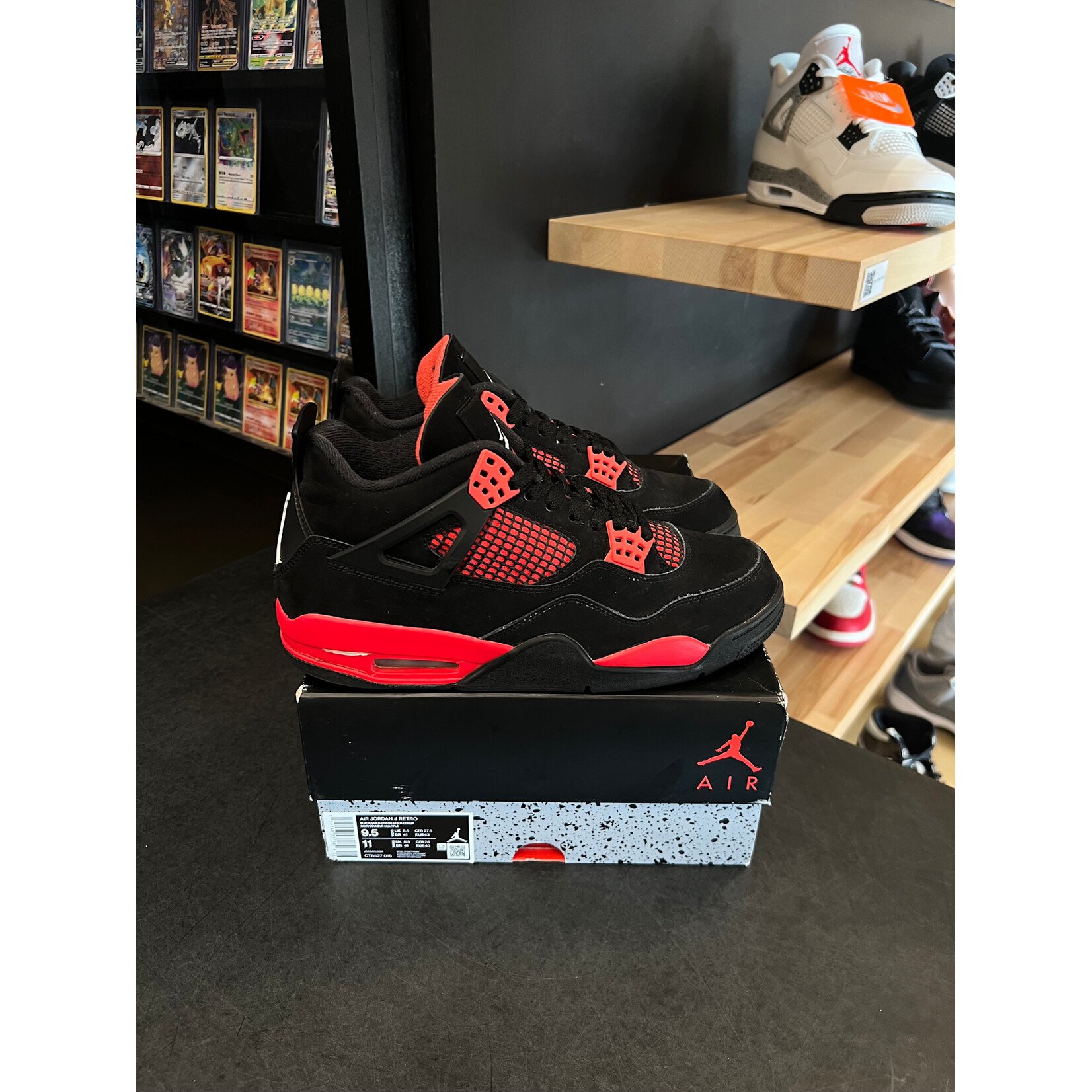 Jordan Jordan 4 Retro Red Thunder Size 9.5, PREOWNED