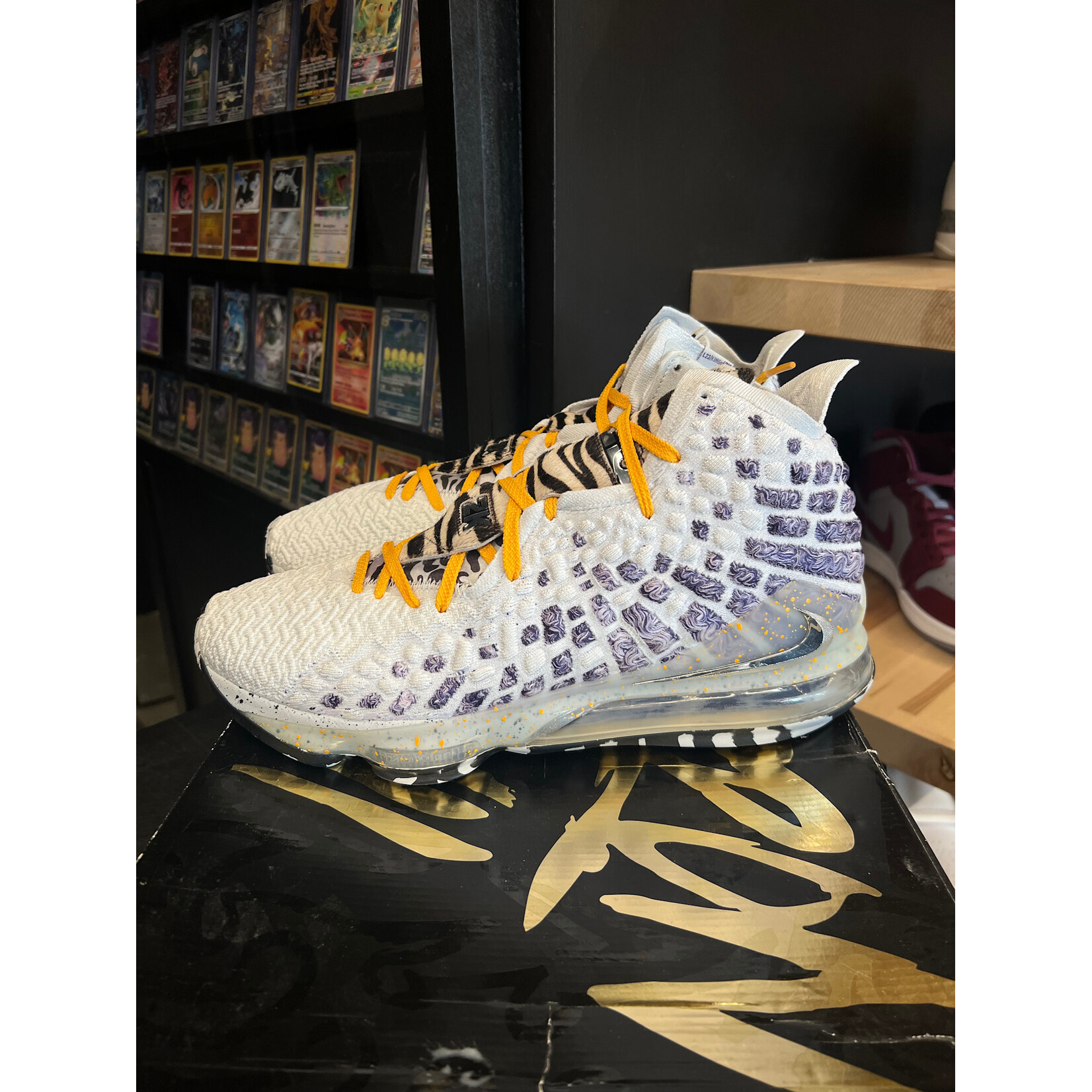 Nike Nike LeBron 17 Bron 2K Playoffs Size 12, PREOWNED