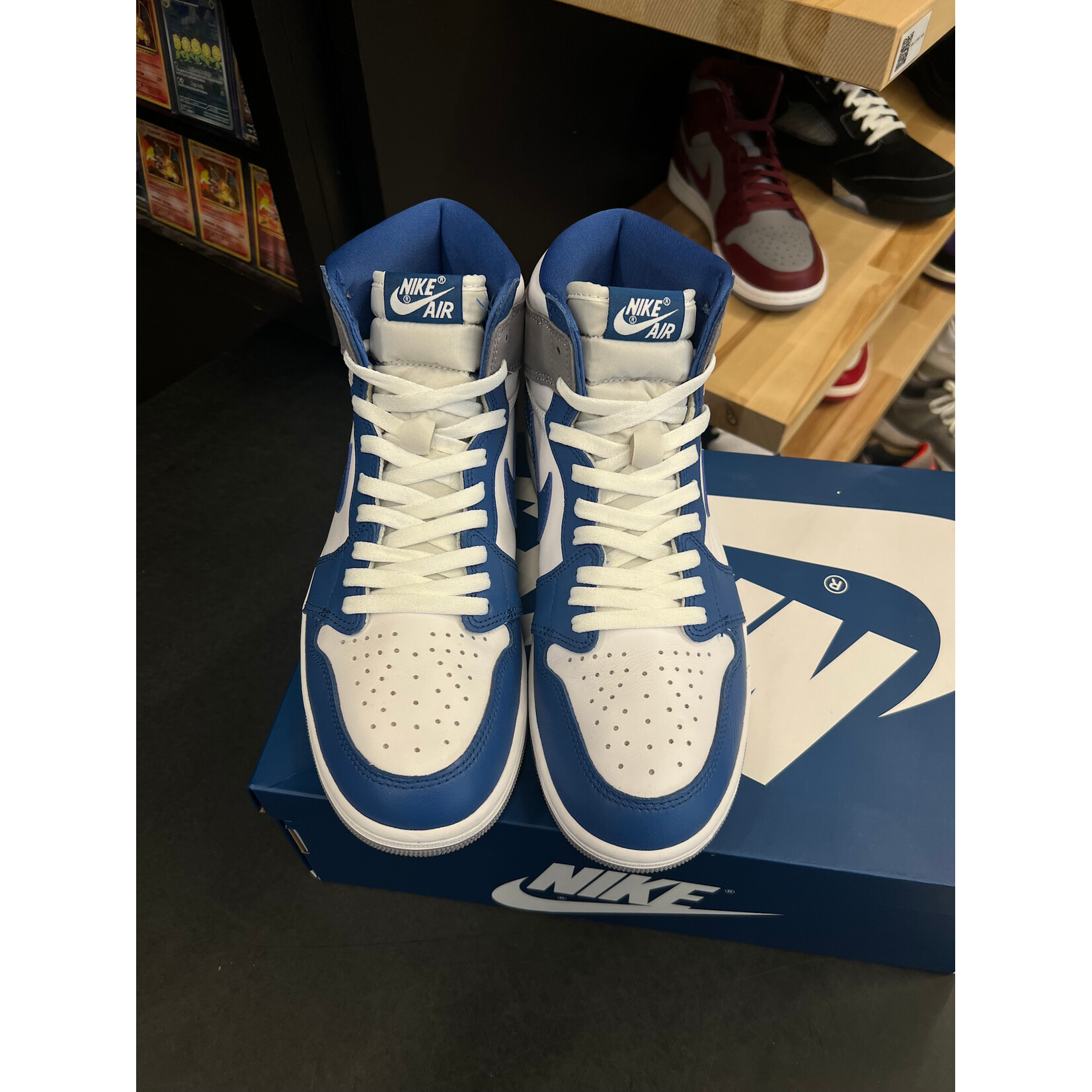 Jordan Jordan 1 Retro High OG True Blue Size 11, PREOWNED